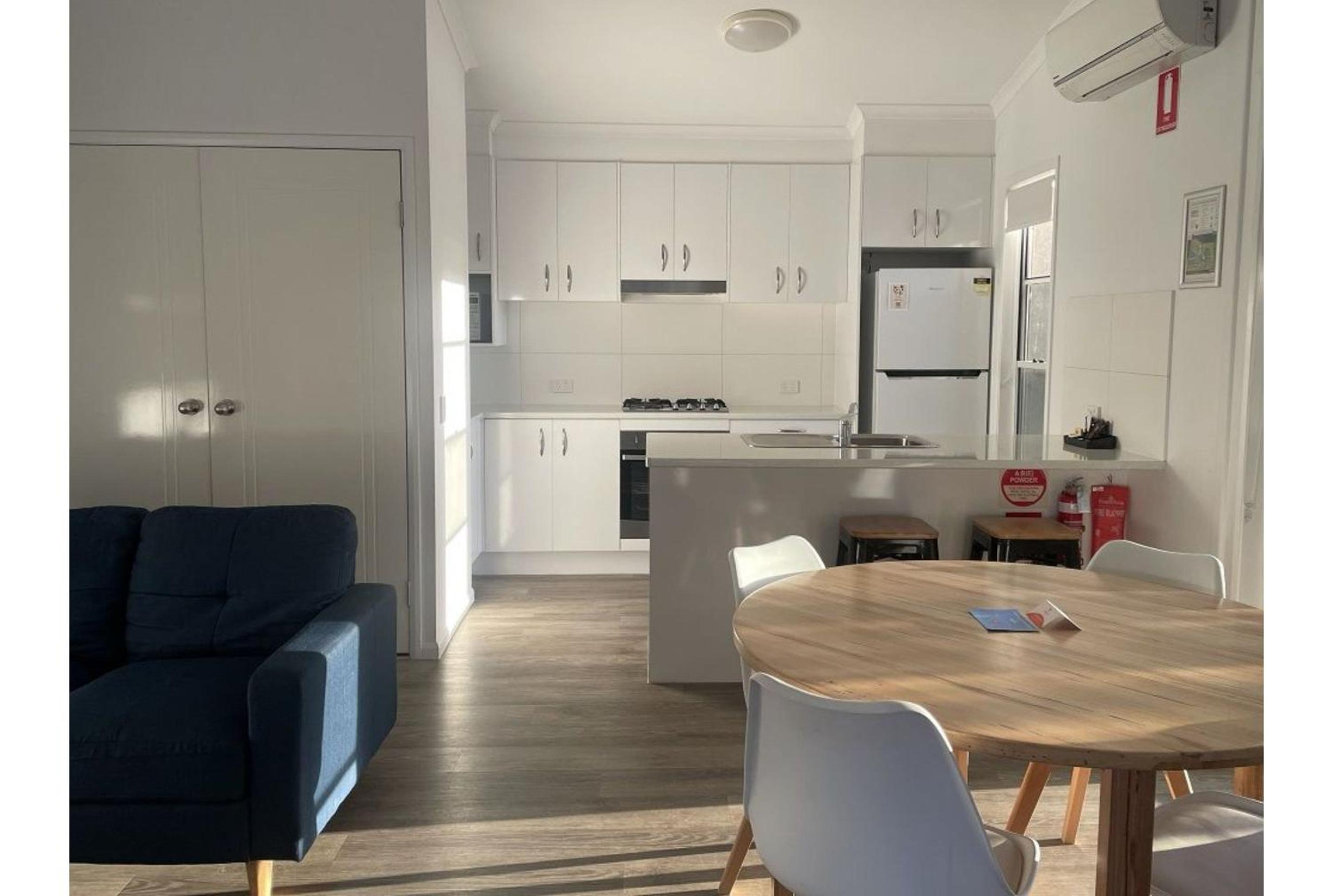Deluxe Lakeside 2 Bedroom - Sleeps 4 - Photo 6