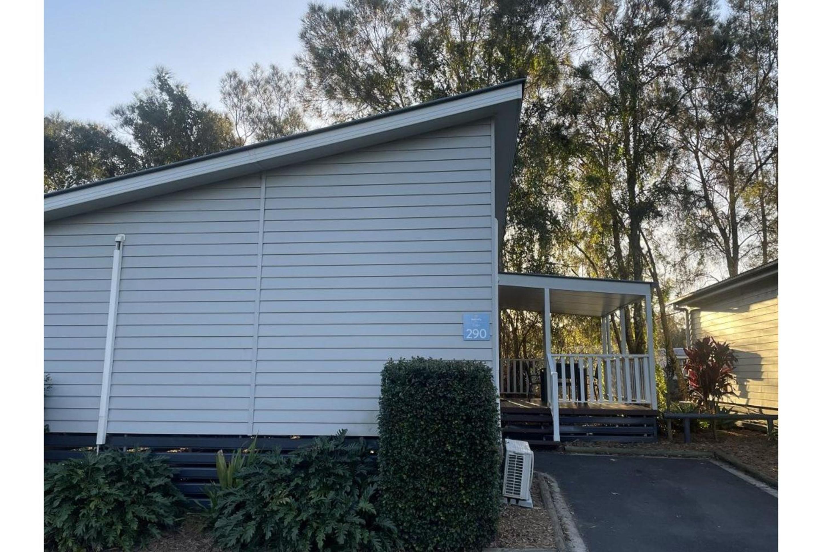 Deluxe Lakeside 2 Bedroom - Sleeps 4 - Photo 5