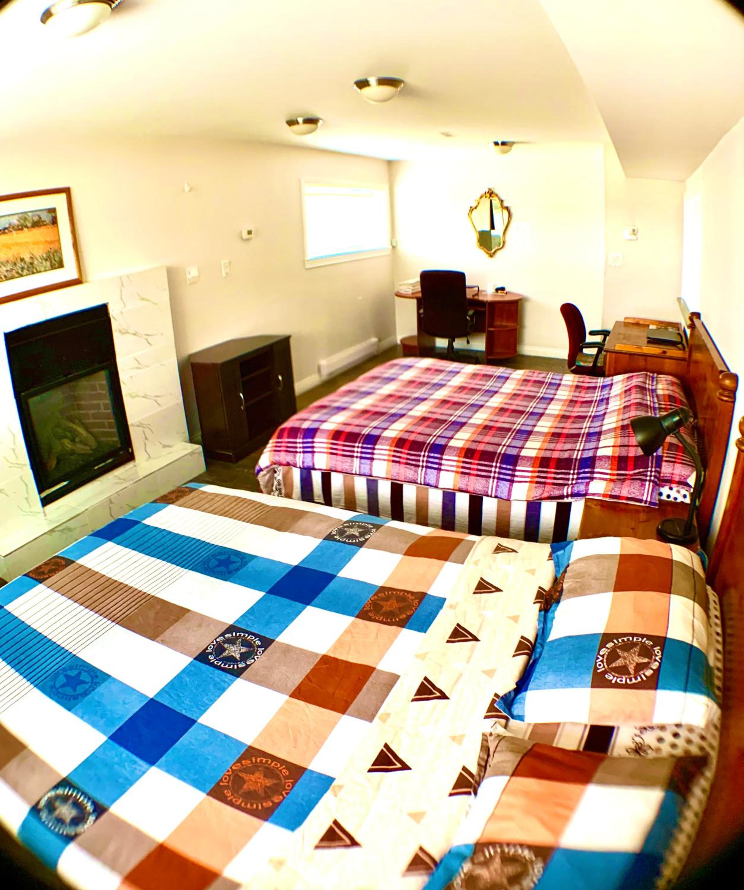 Family Room With Shared Bathroom photo 3