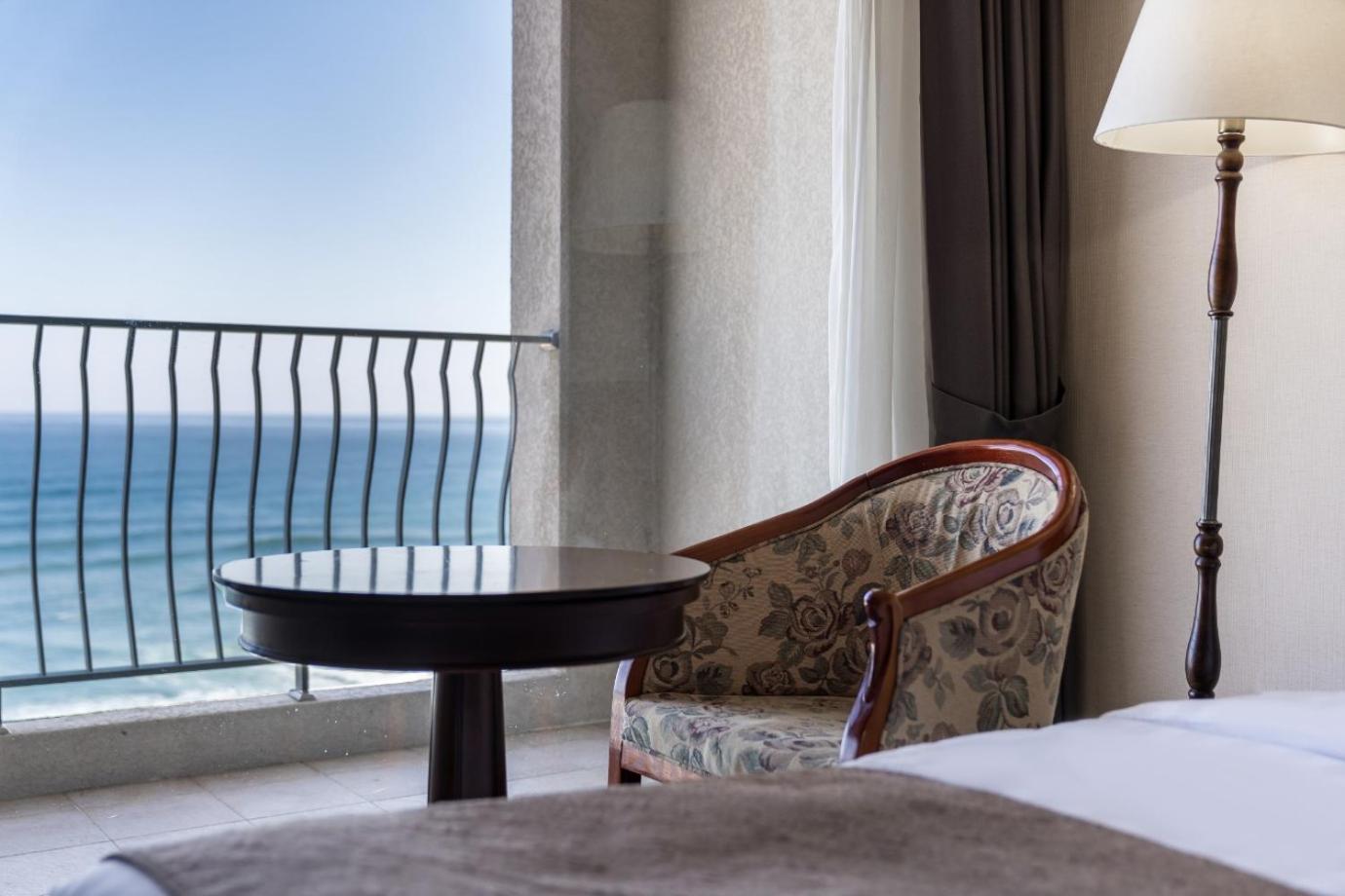 Deluxe Twin Room with Sea View - Photo 3