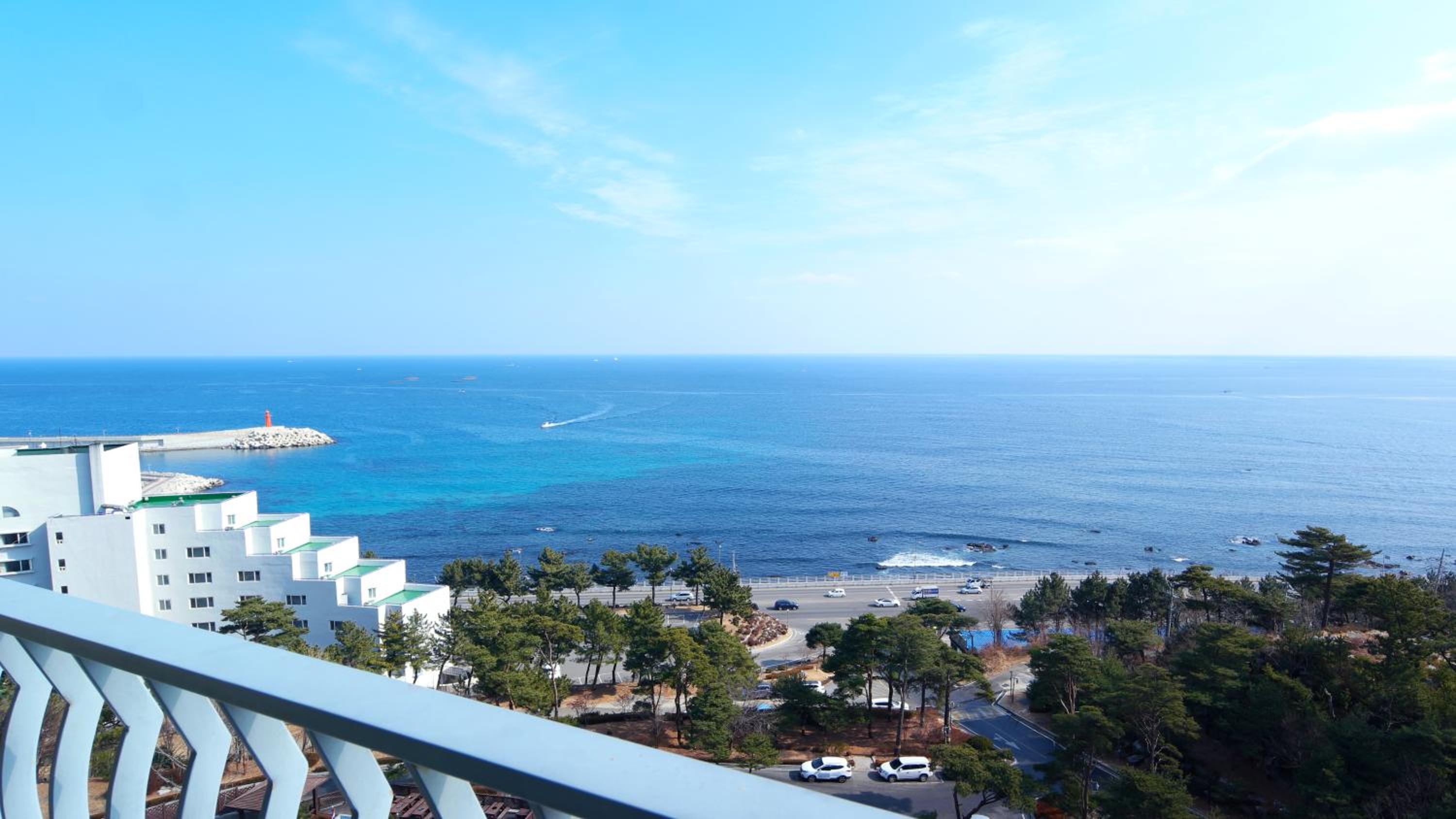 Deluxe Twin Room with Sea View - Photo 7