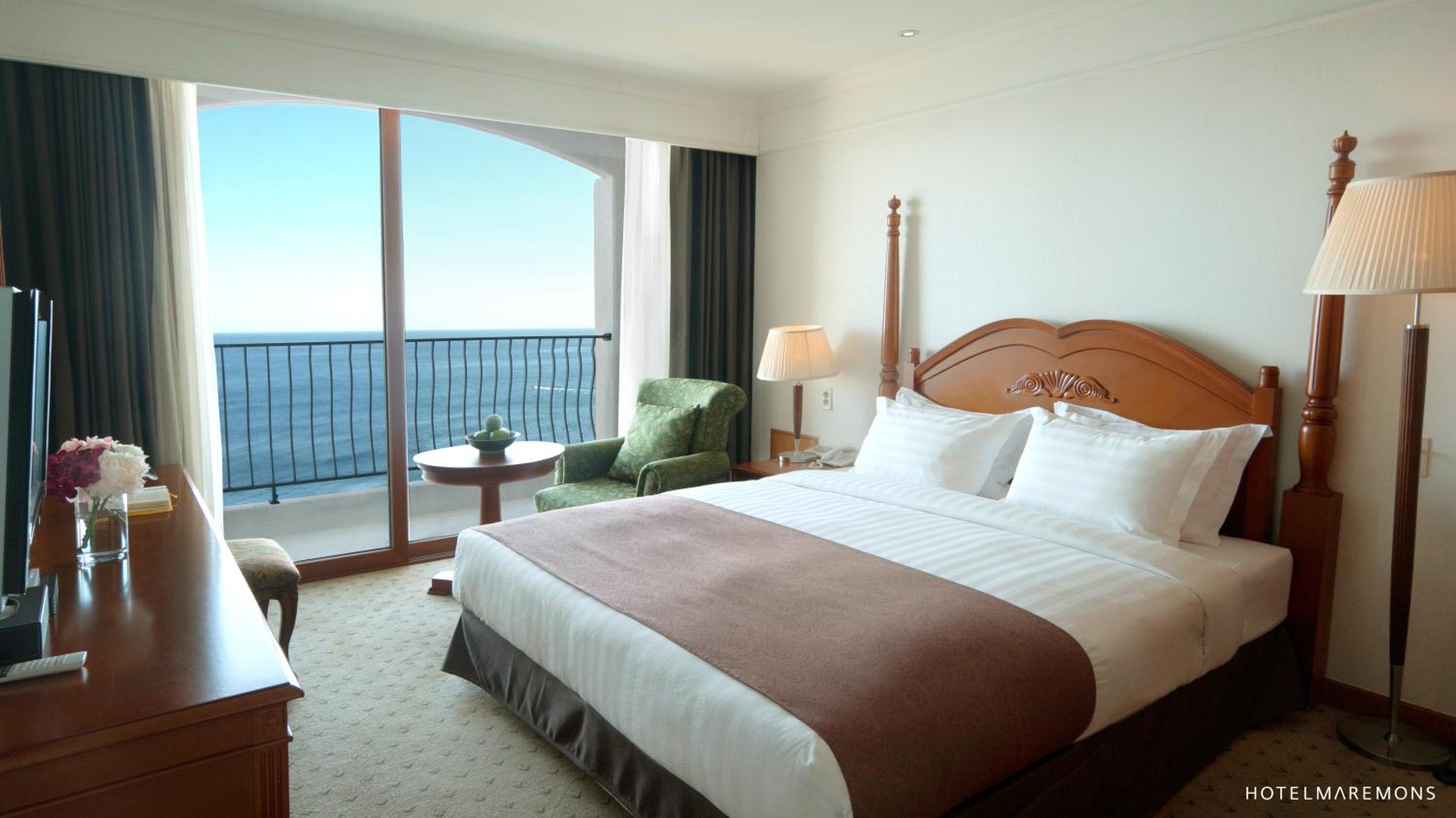 Superior Suite - Photo 12
