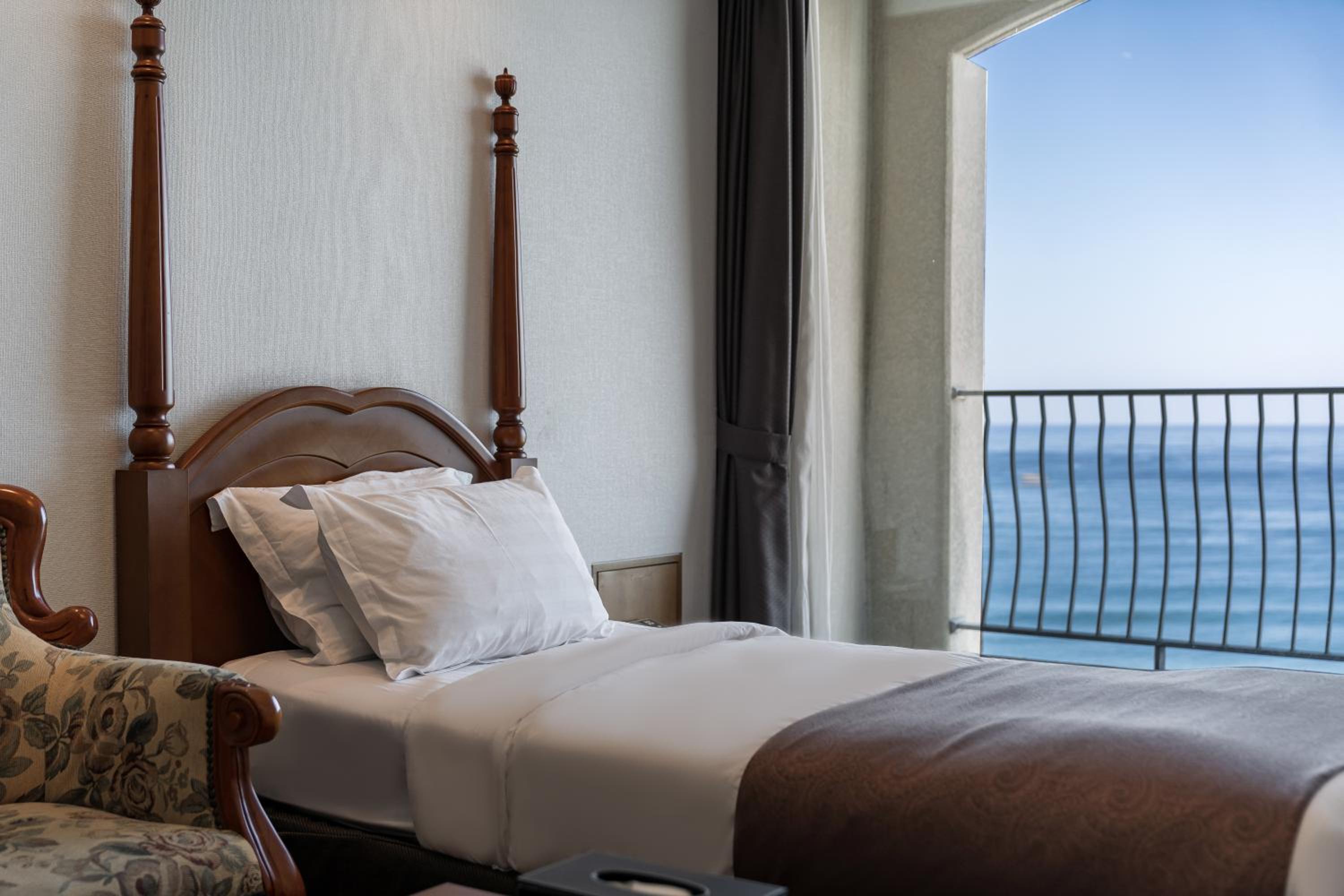 Superior Suite - Photo 5