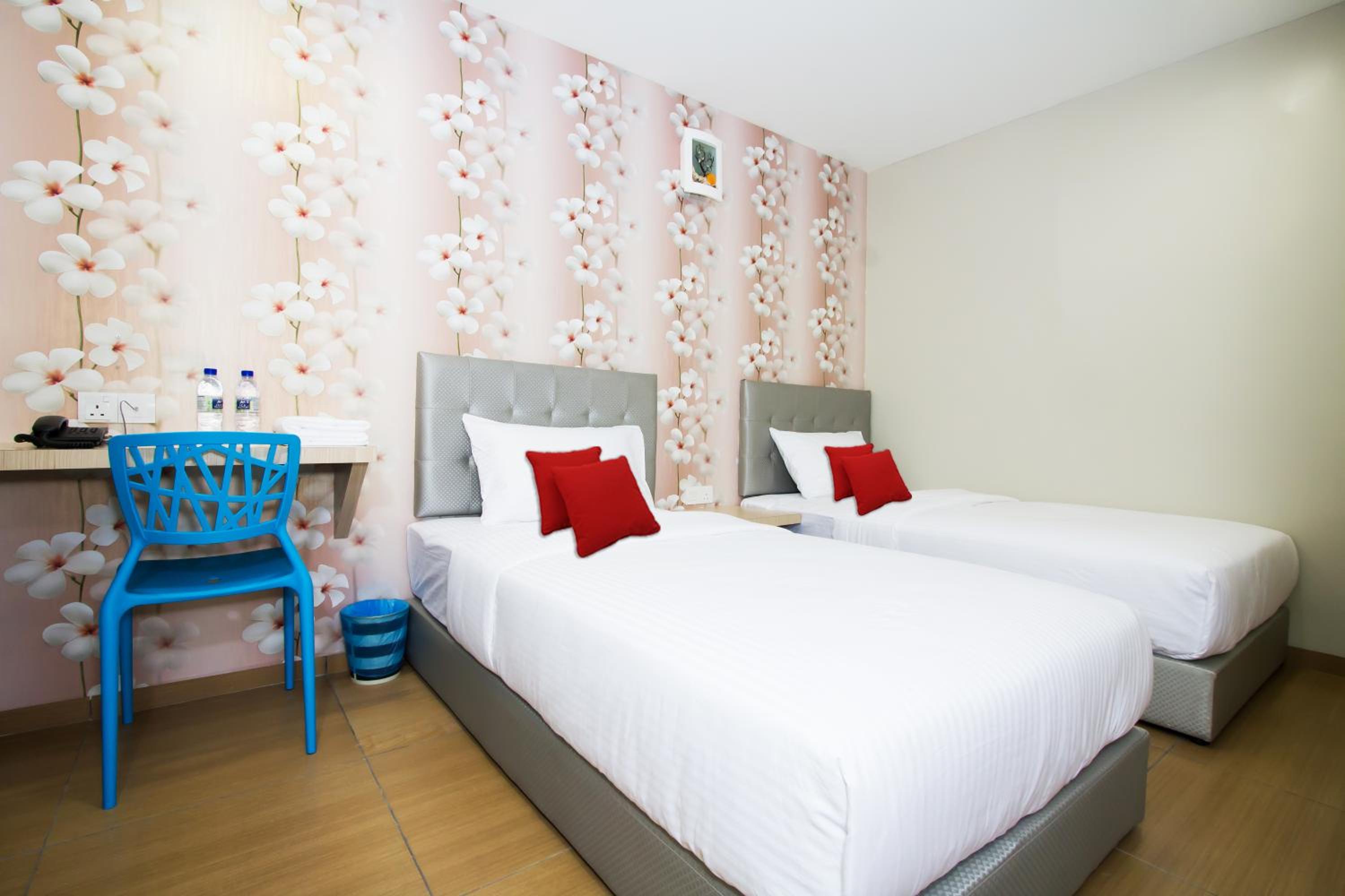 Budget Twin Room - Photo 2