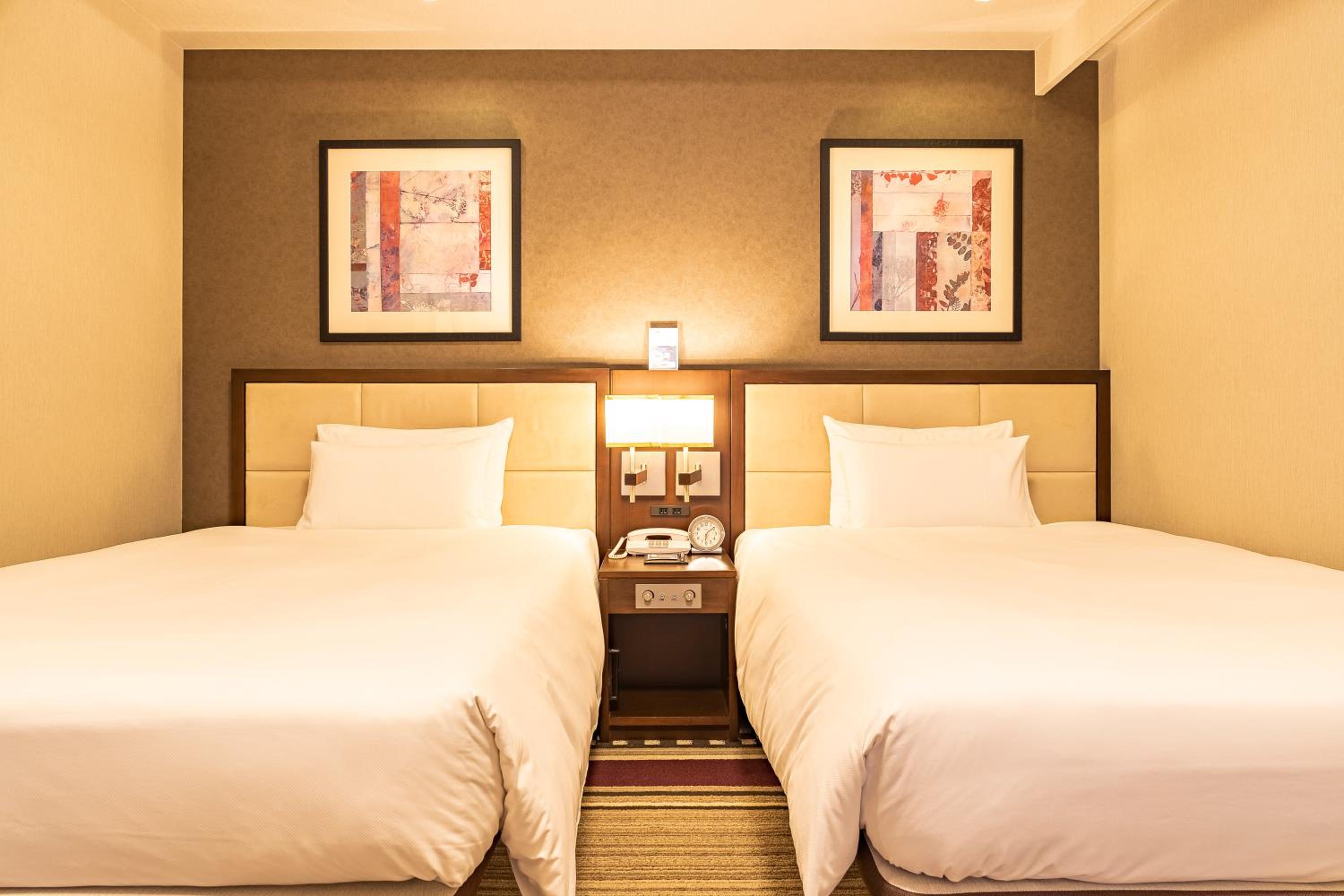 Standard Twin Room With Sofa - Non-Smoking