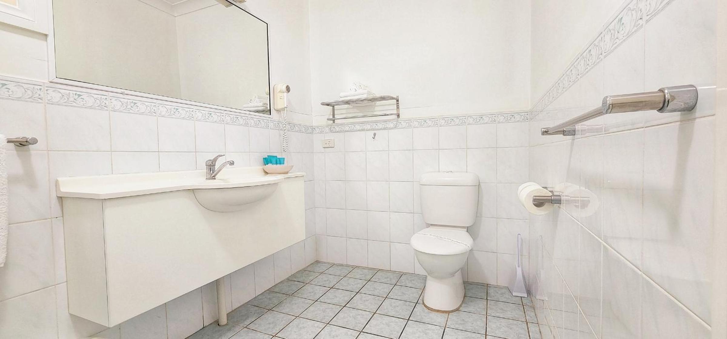 Deluxe - Triple/Quad Room (No Pets Allowed) photo 2