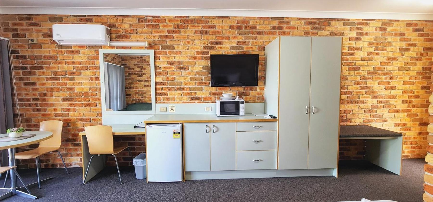 Pet Friendly - Quad Room photo 3