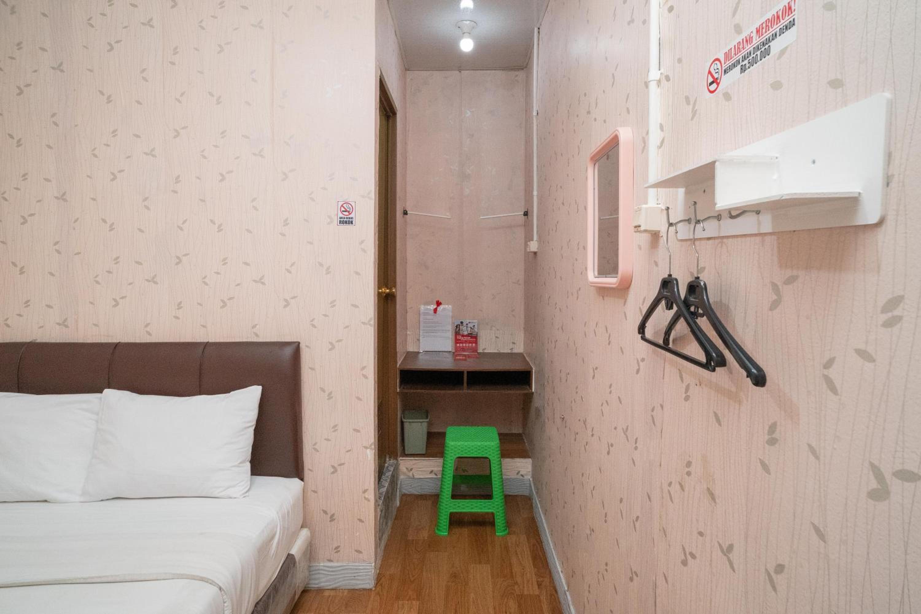 Standard Double Room - Photo 11