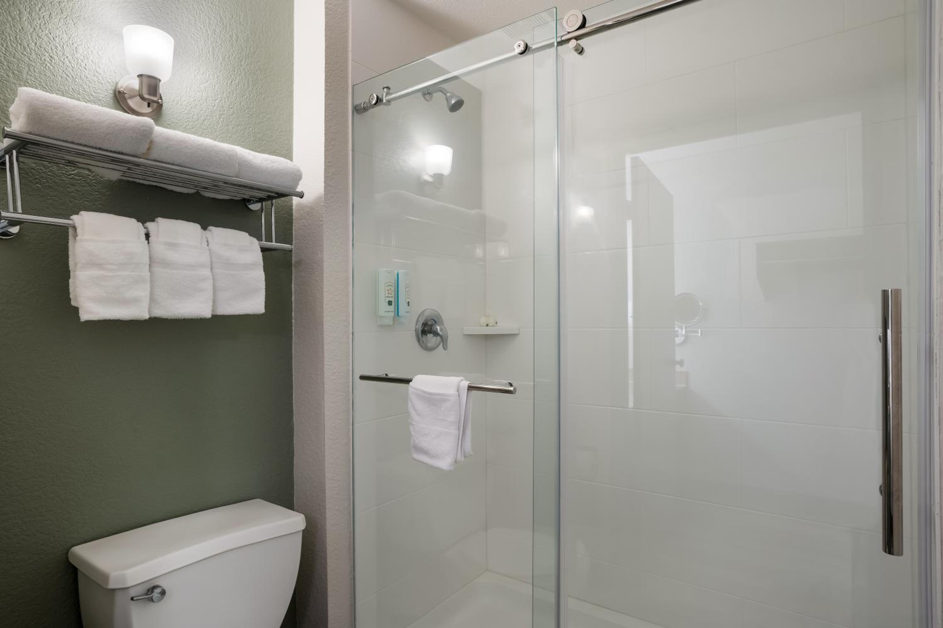 Suite With Two Double Beds - Non Smoking photo 3