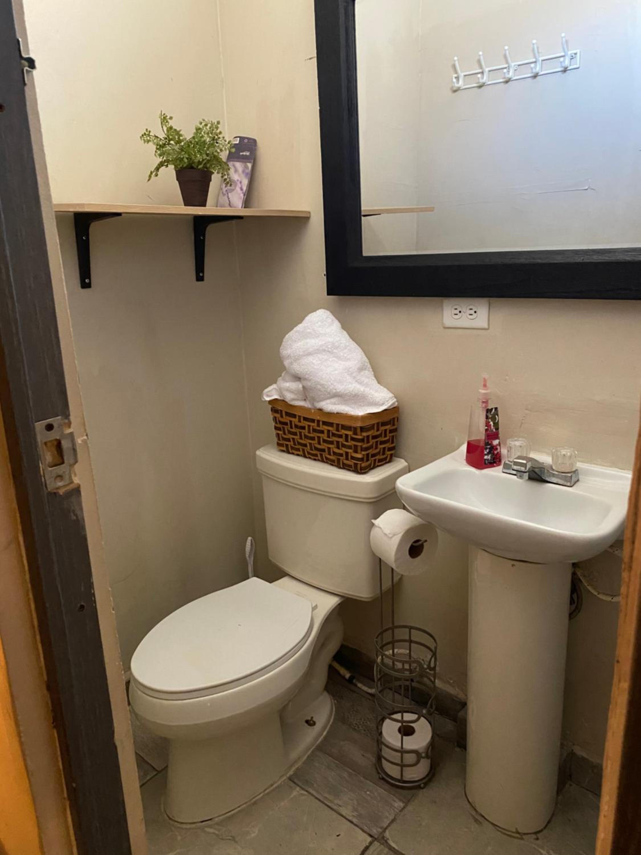 One-Bedroom Apartment photo 2