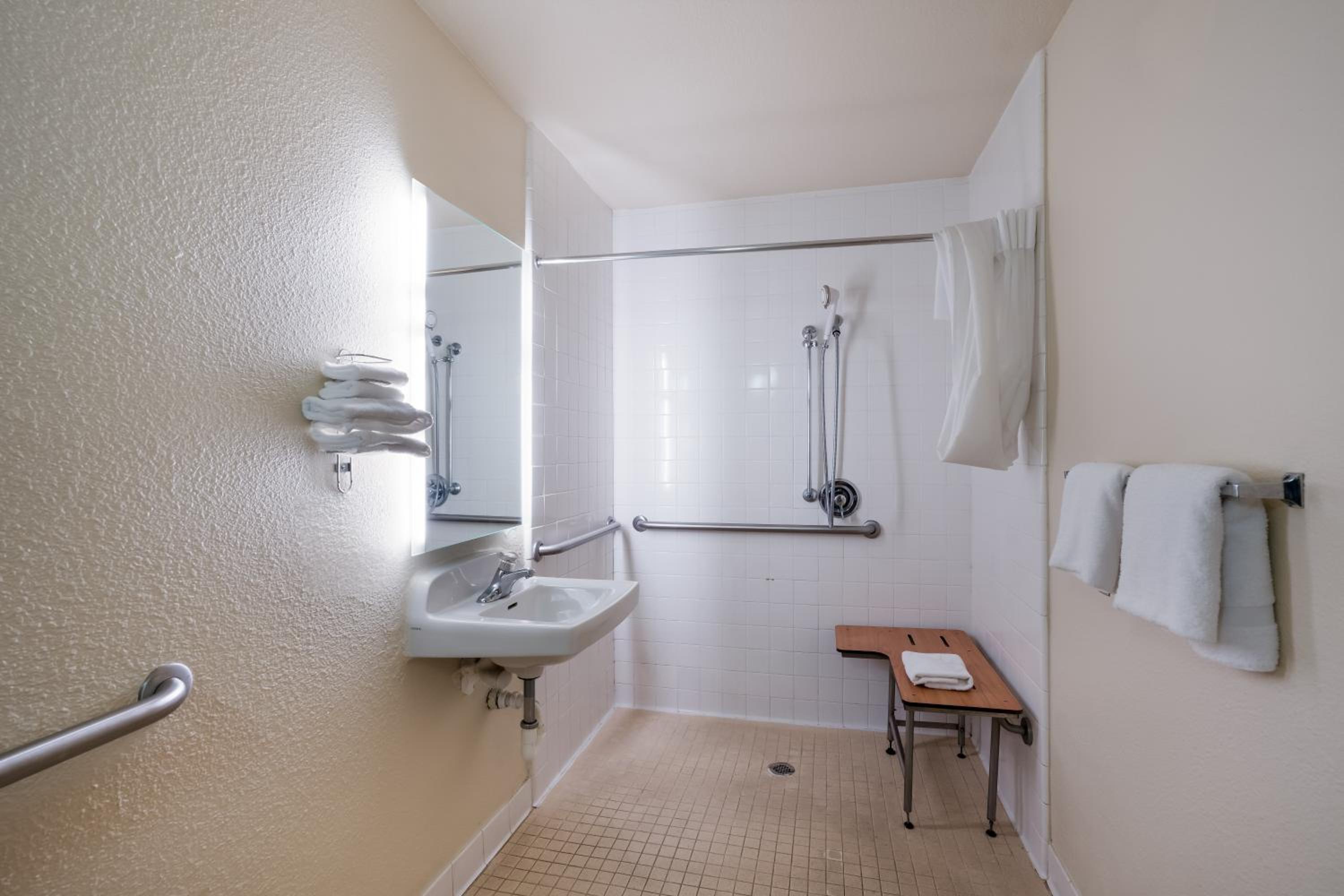 Single Room - Accessible/Non-Smoking photo 2