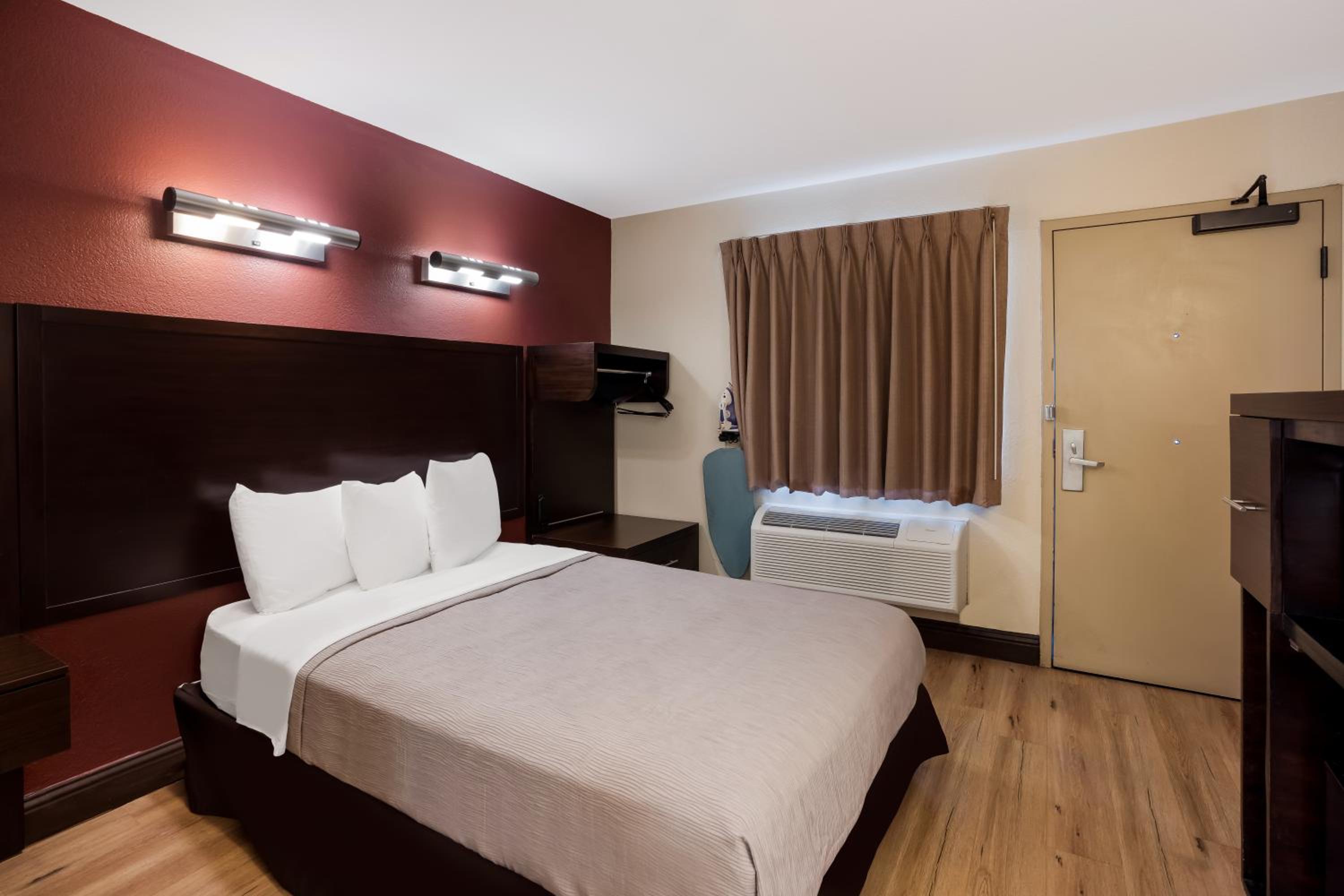Single Room - Accessible/Non-Smoking photo 3