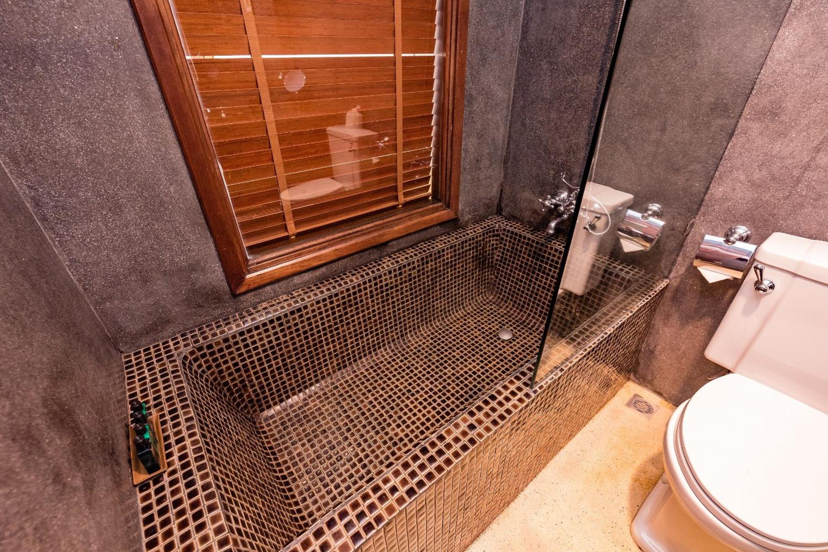 Deluxe Double Room with Balcony photo 2