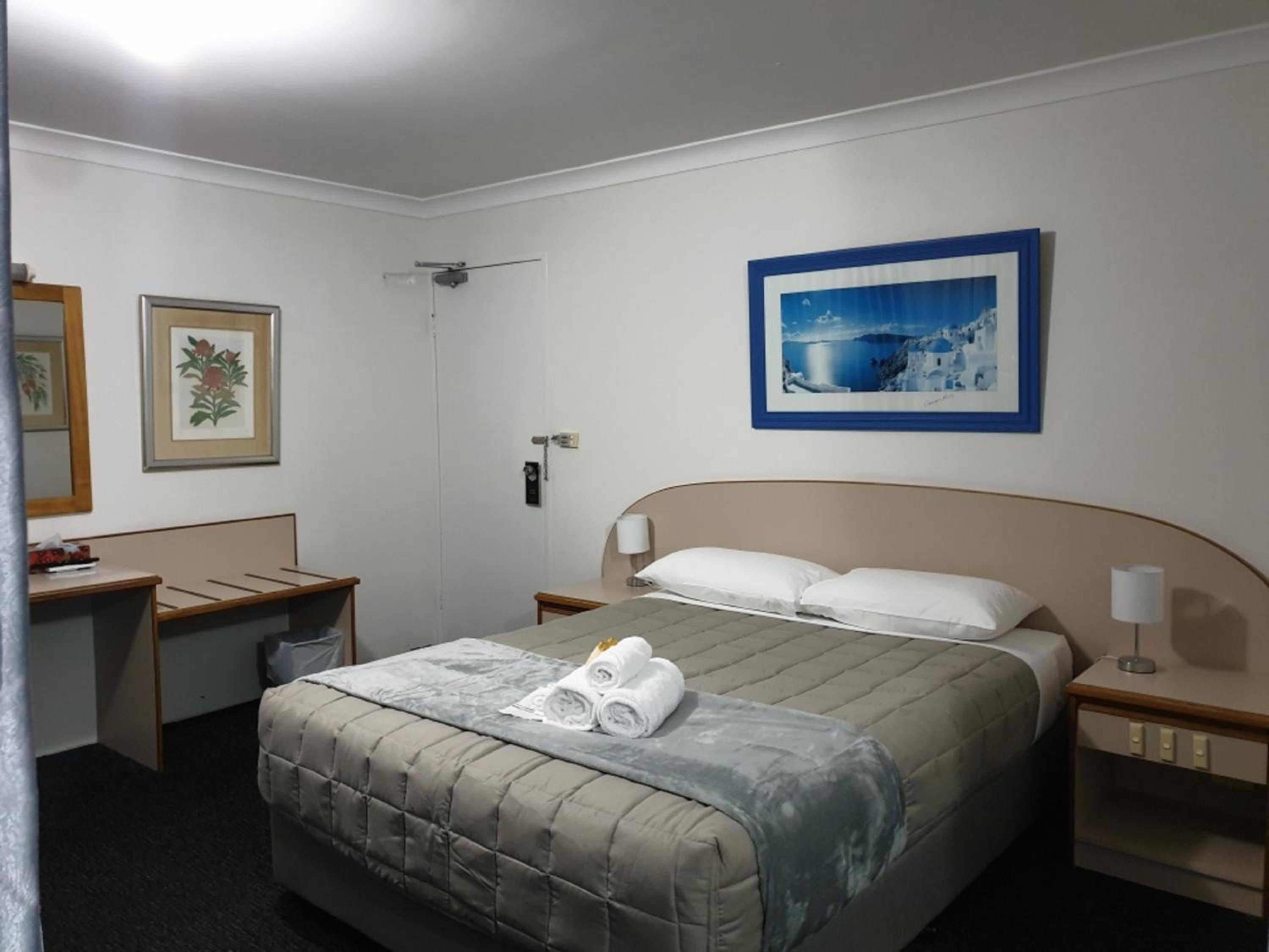 Standard Queen Room with Spa Bath