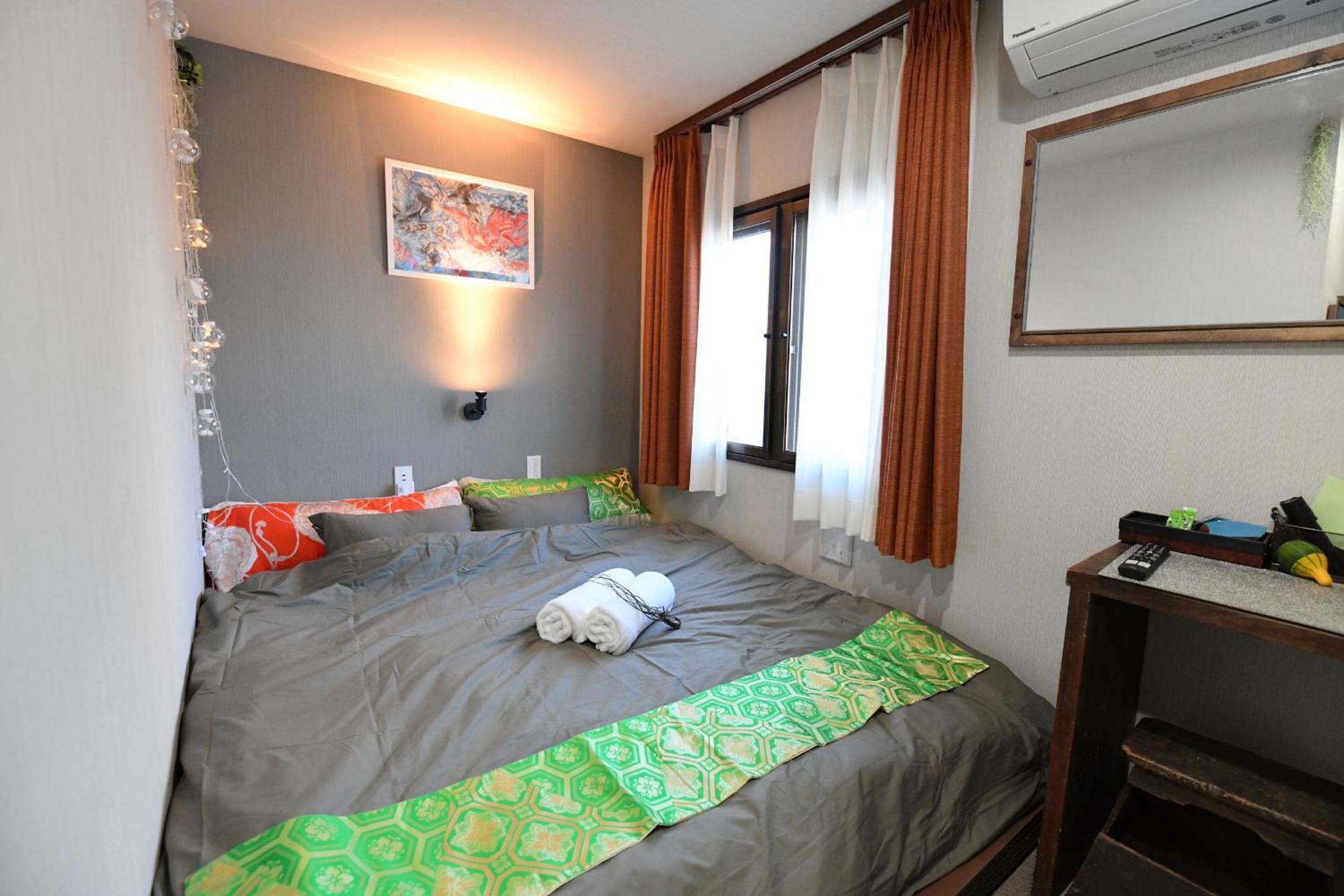 Queen Room photo 1