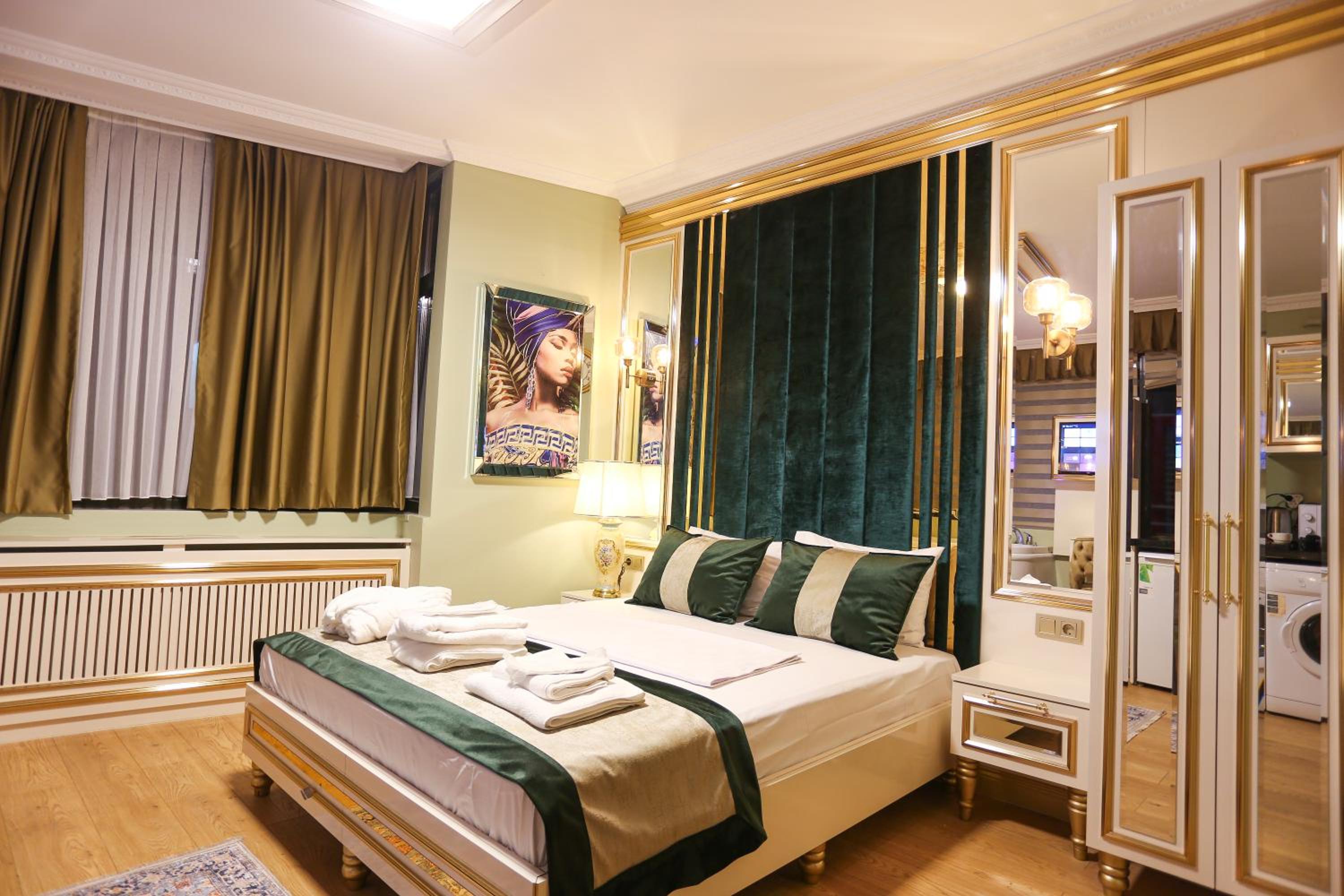 Deluxe King Room photo 2