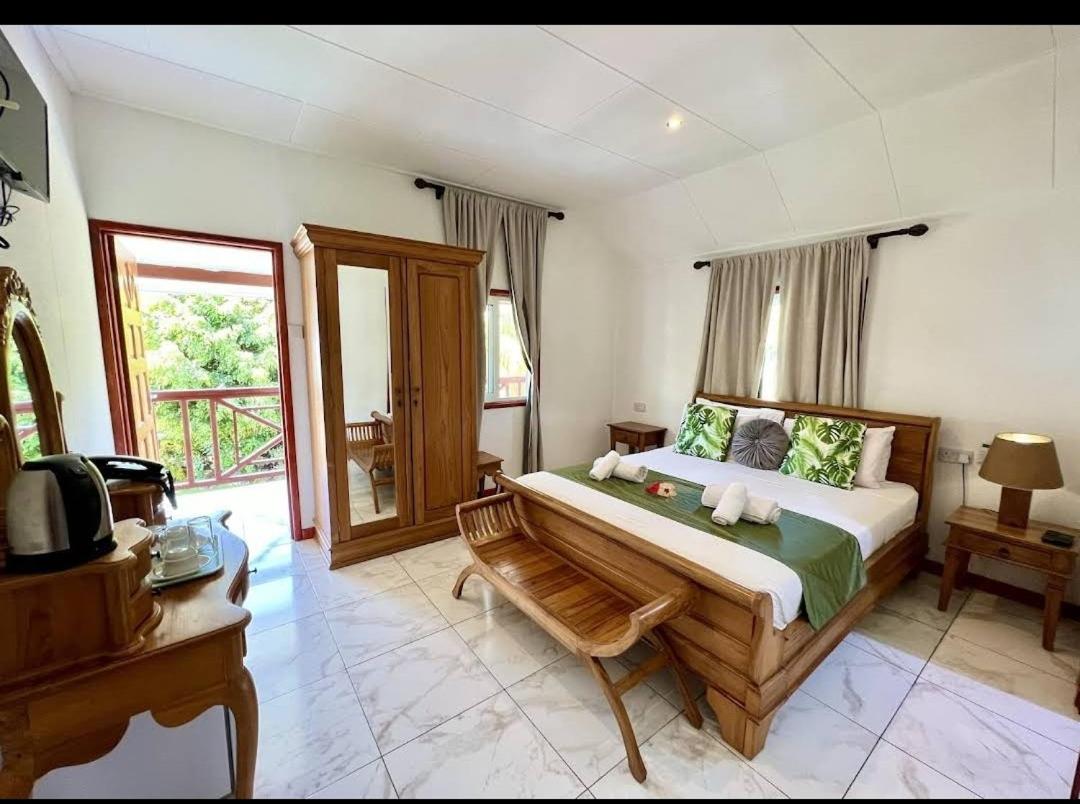 Double Room with Private Bathroom photo 3