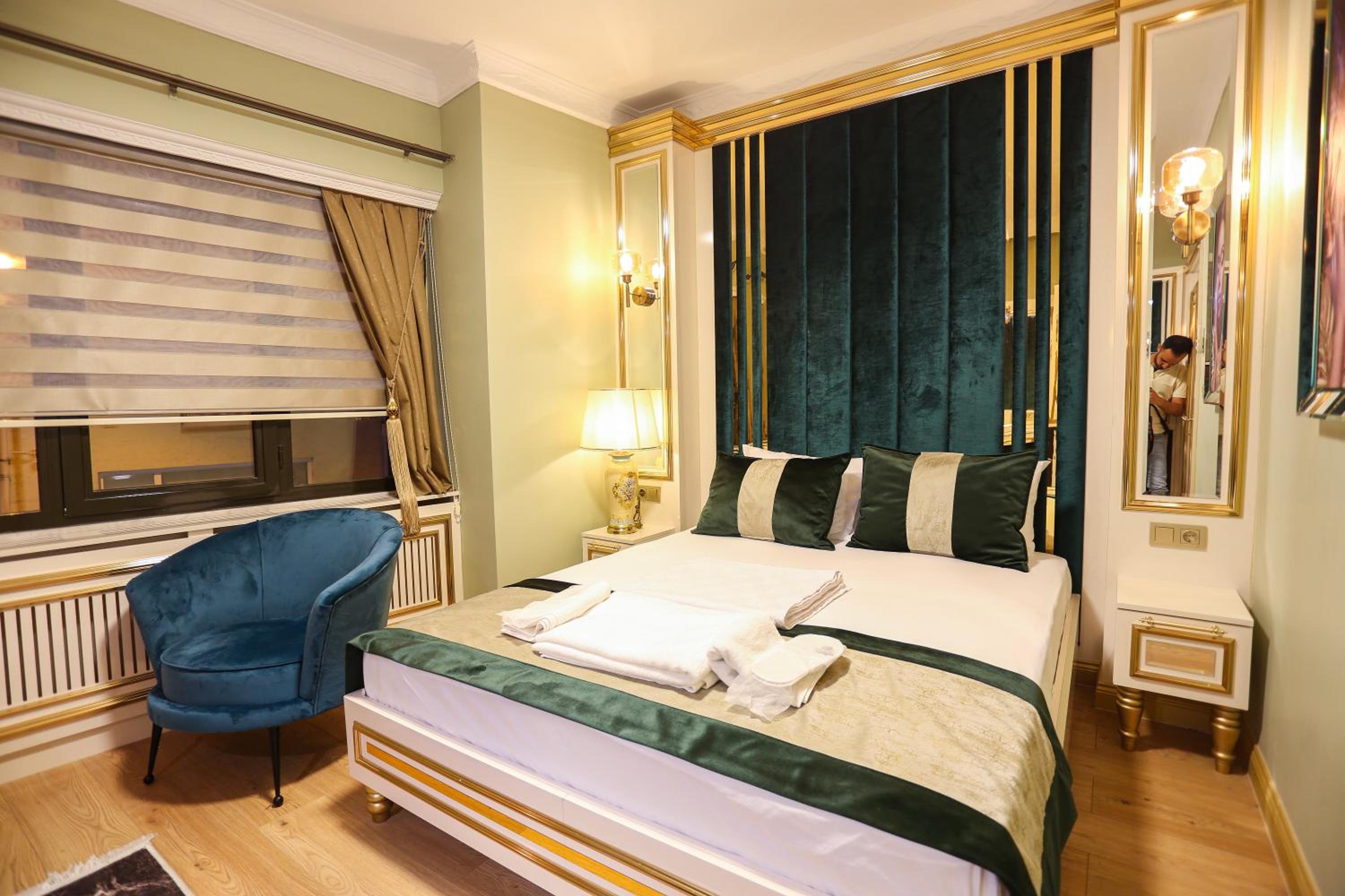 Deluxe Double Room with Balcony photo 1