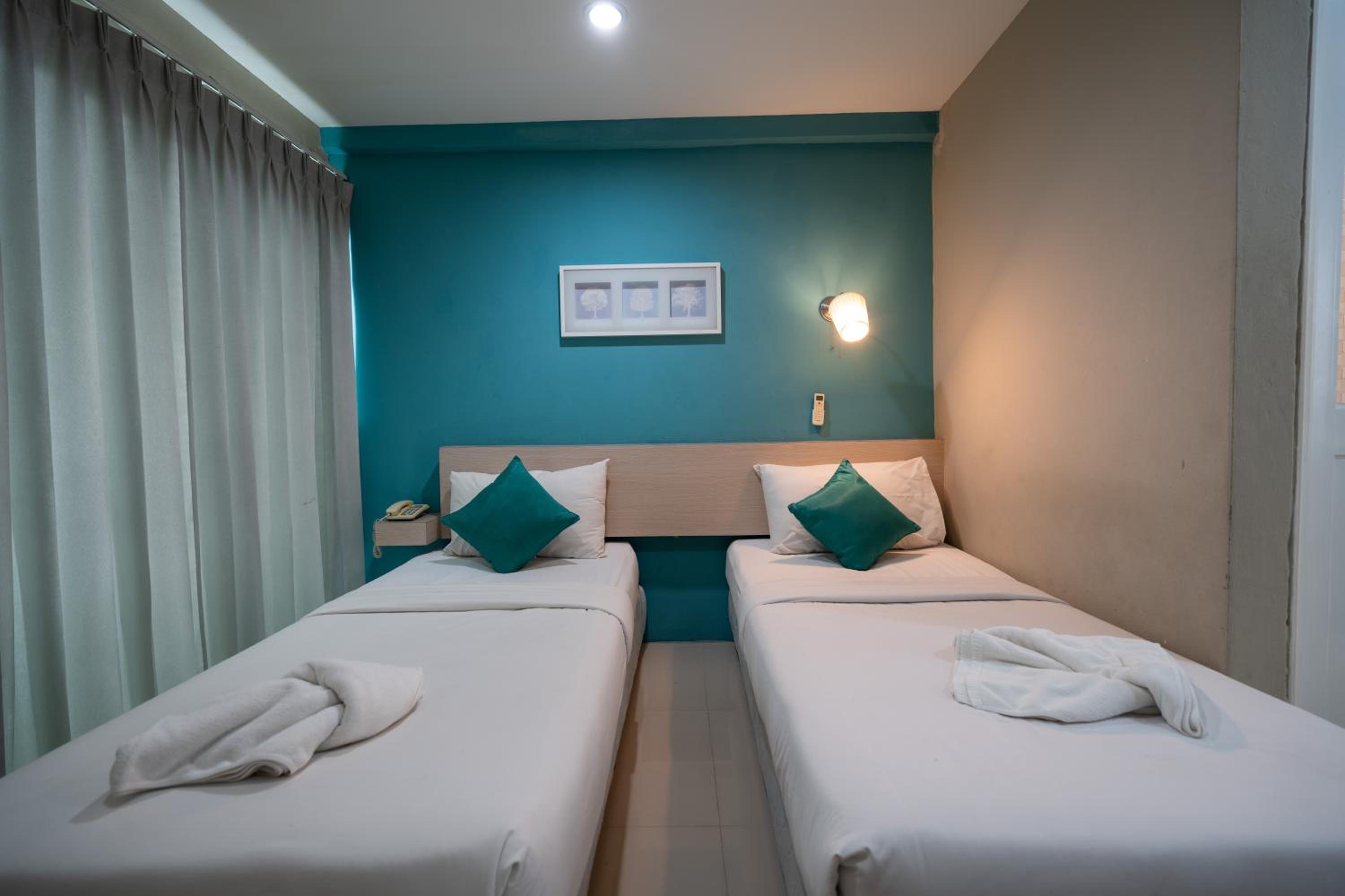 Standard Twin Room - Photo 4