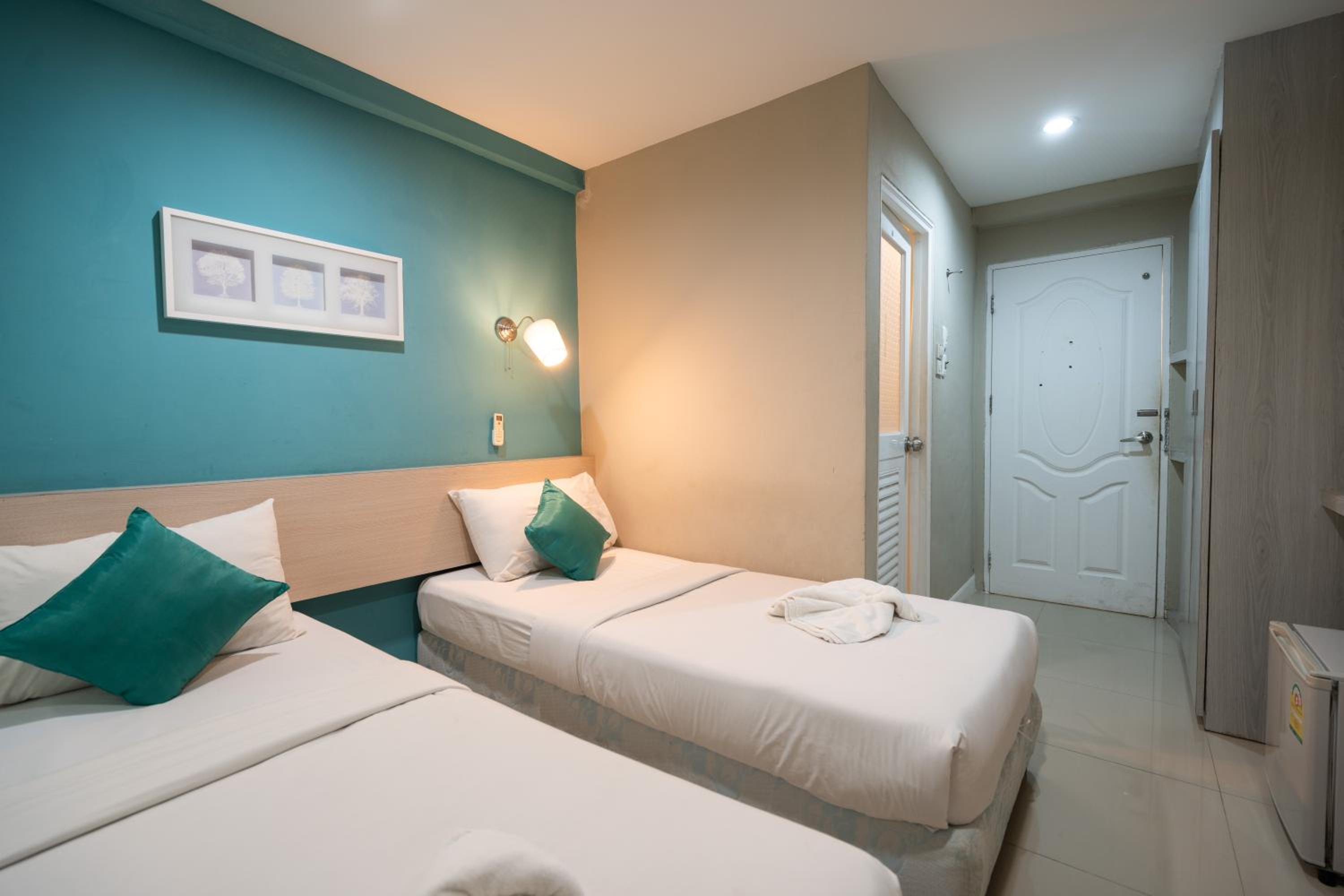 Standard Twin Room - Photo 5