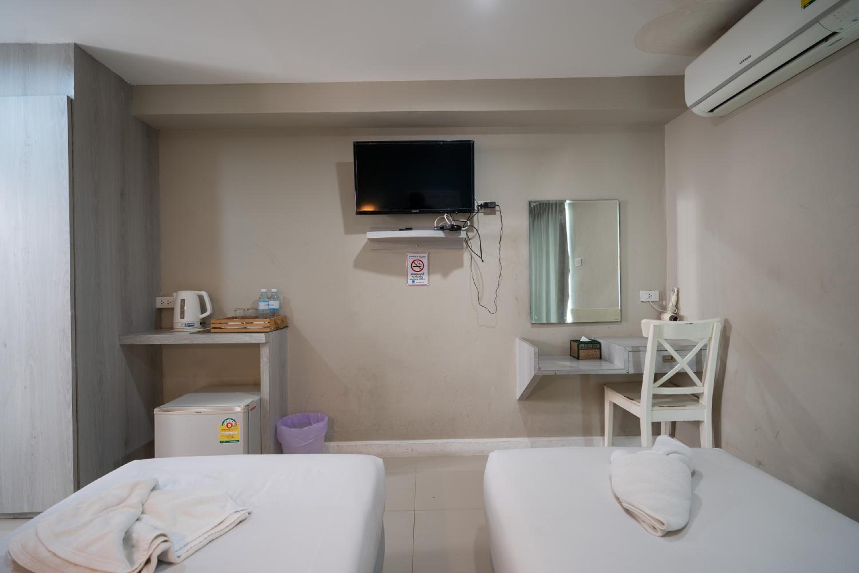Standard Twin Room - Photo 2