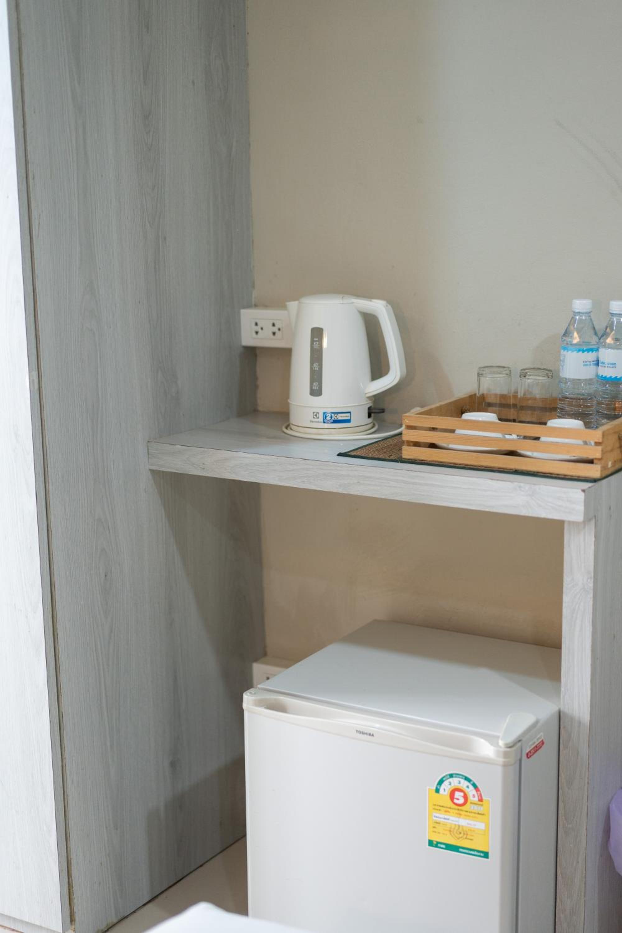 Standard Twin Room - Photo 3