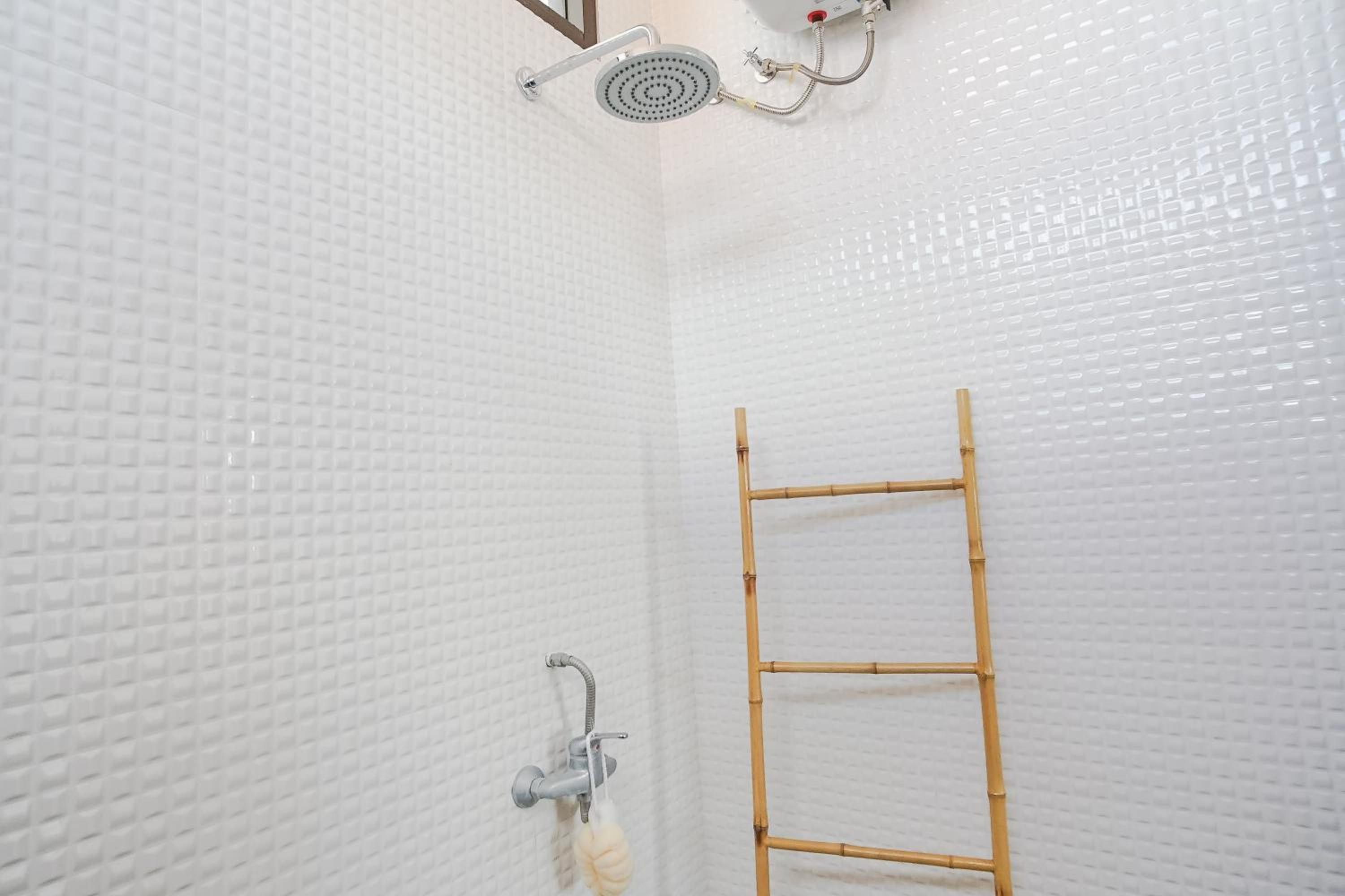 Studio Apartment - Photo 12