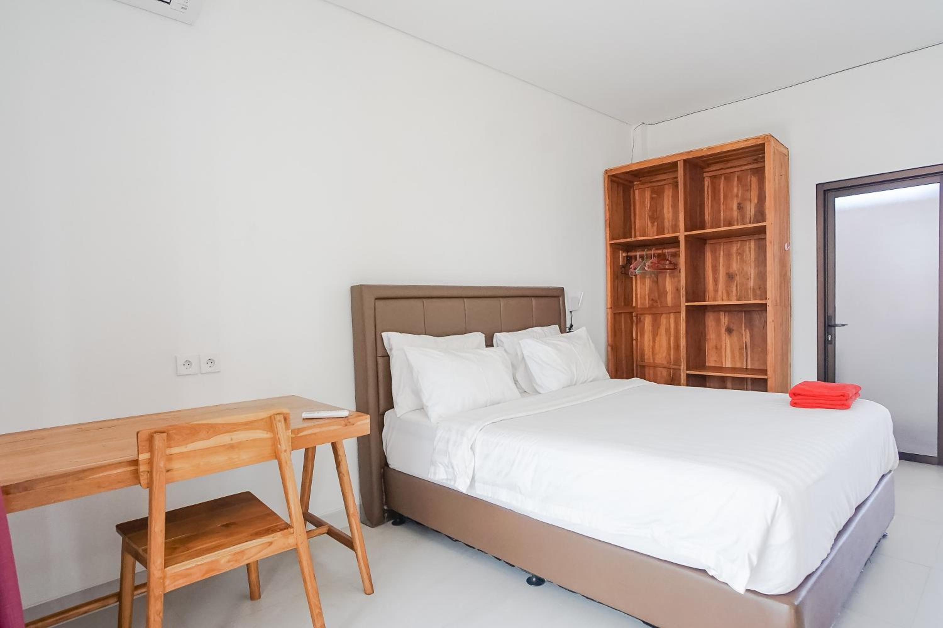 Studio Apartment - Photo 4