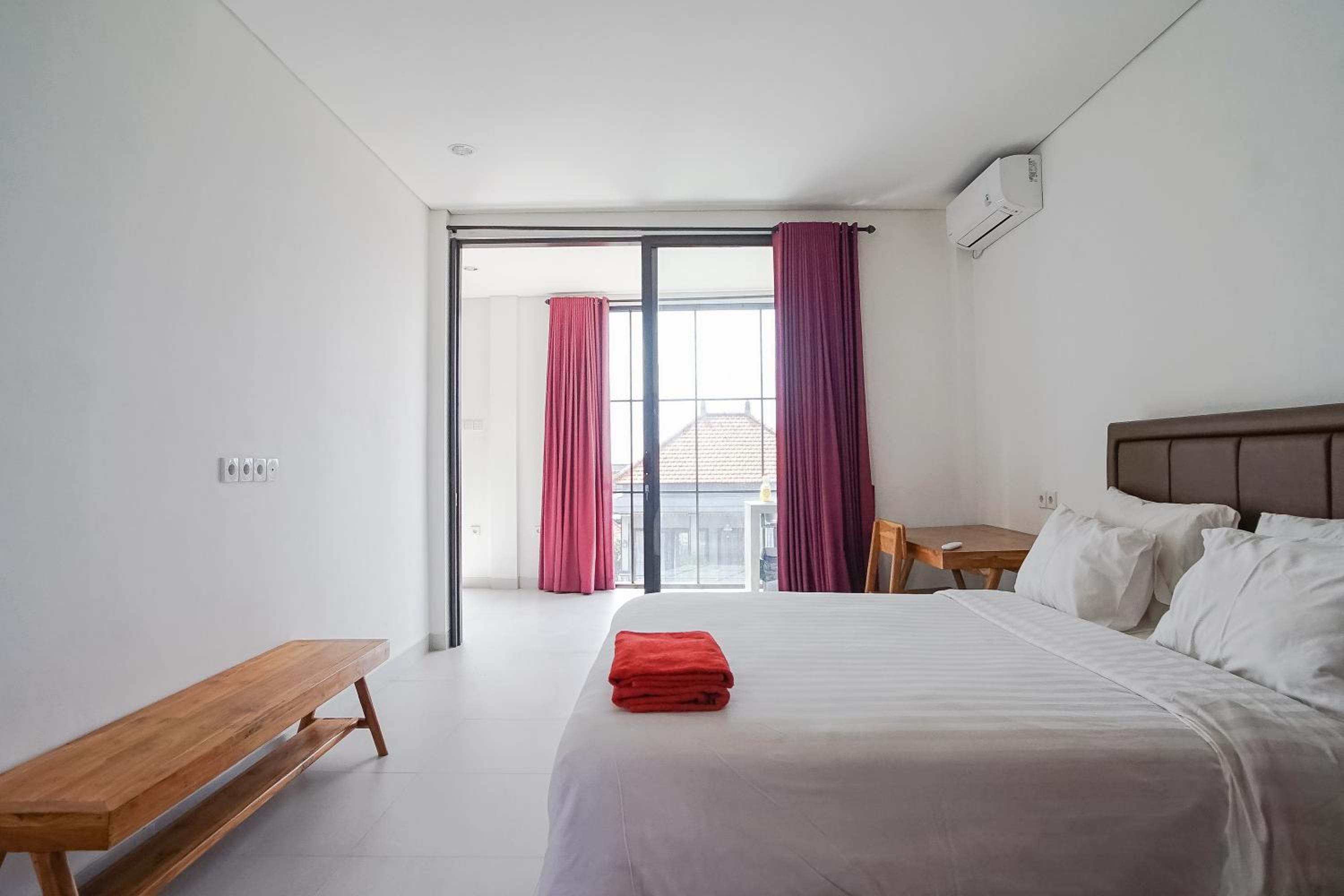 Studio Apartment - Photo 2