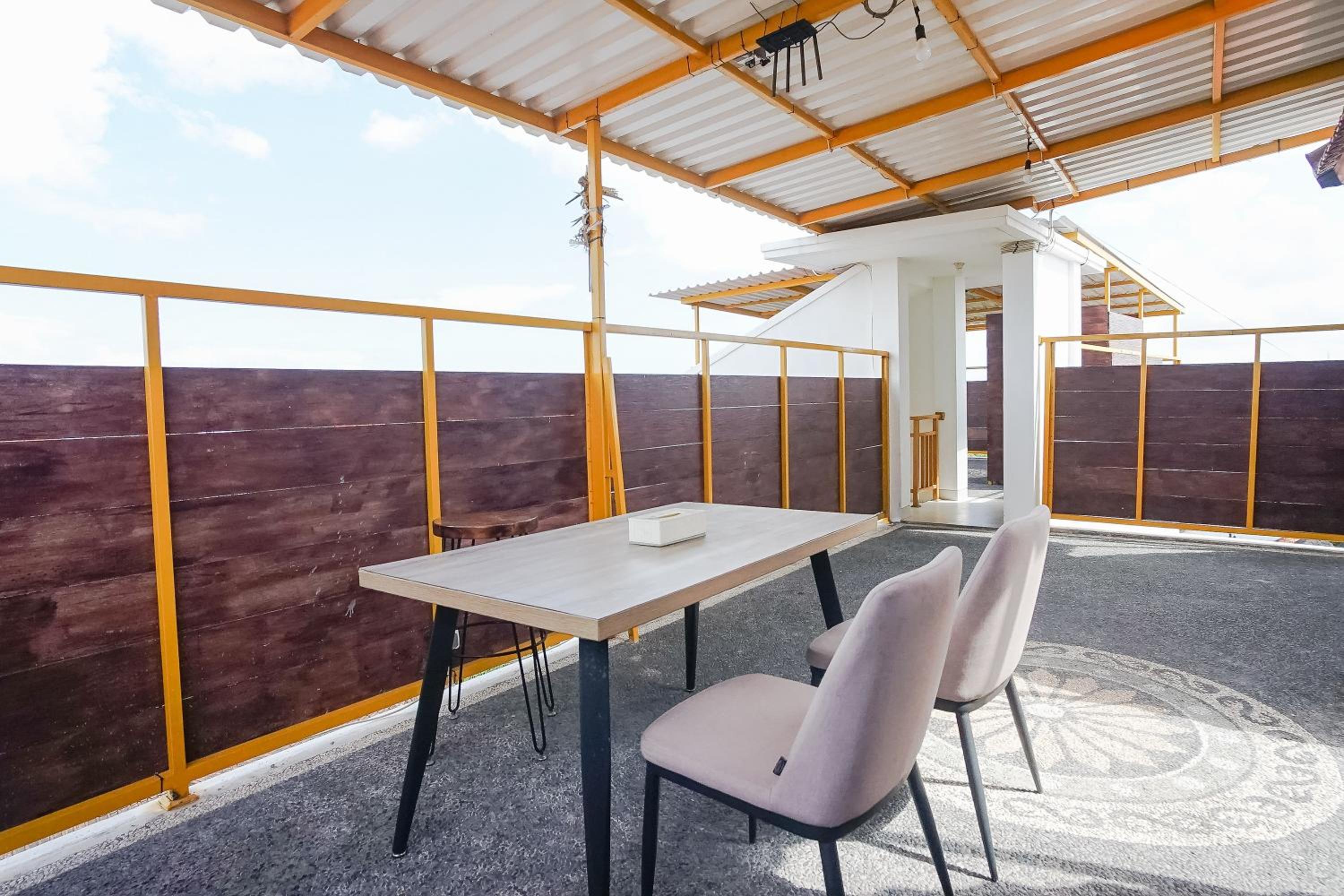 One-Bedroom Bungalow - Photo 4