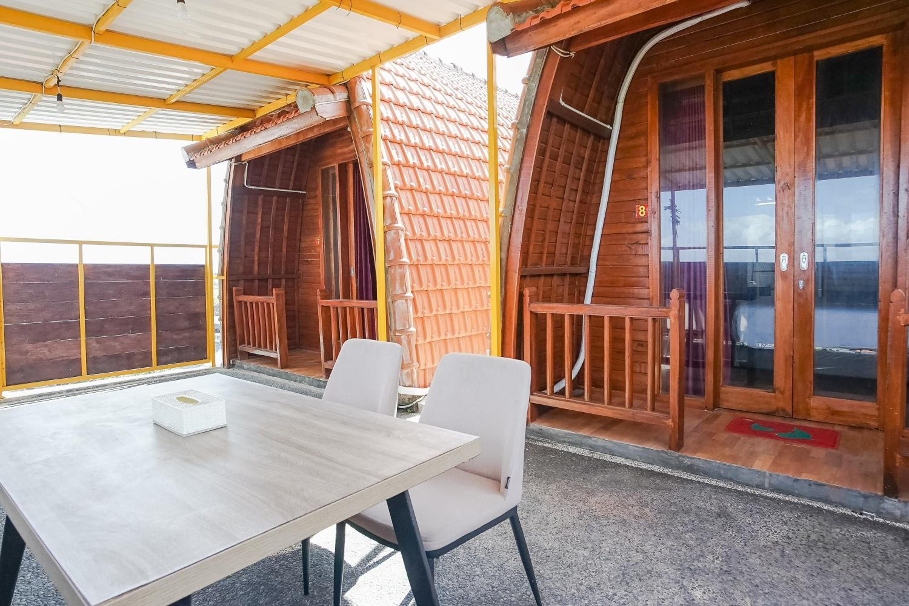 One-Bedroom Bungalow - Photo 3