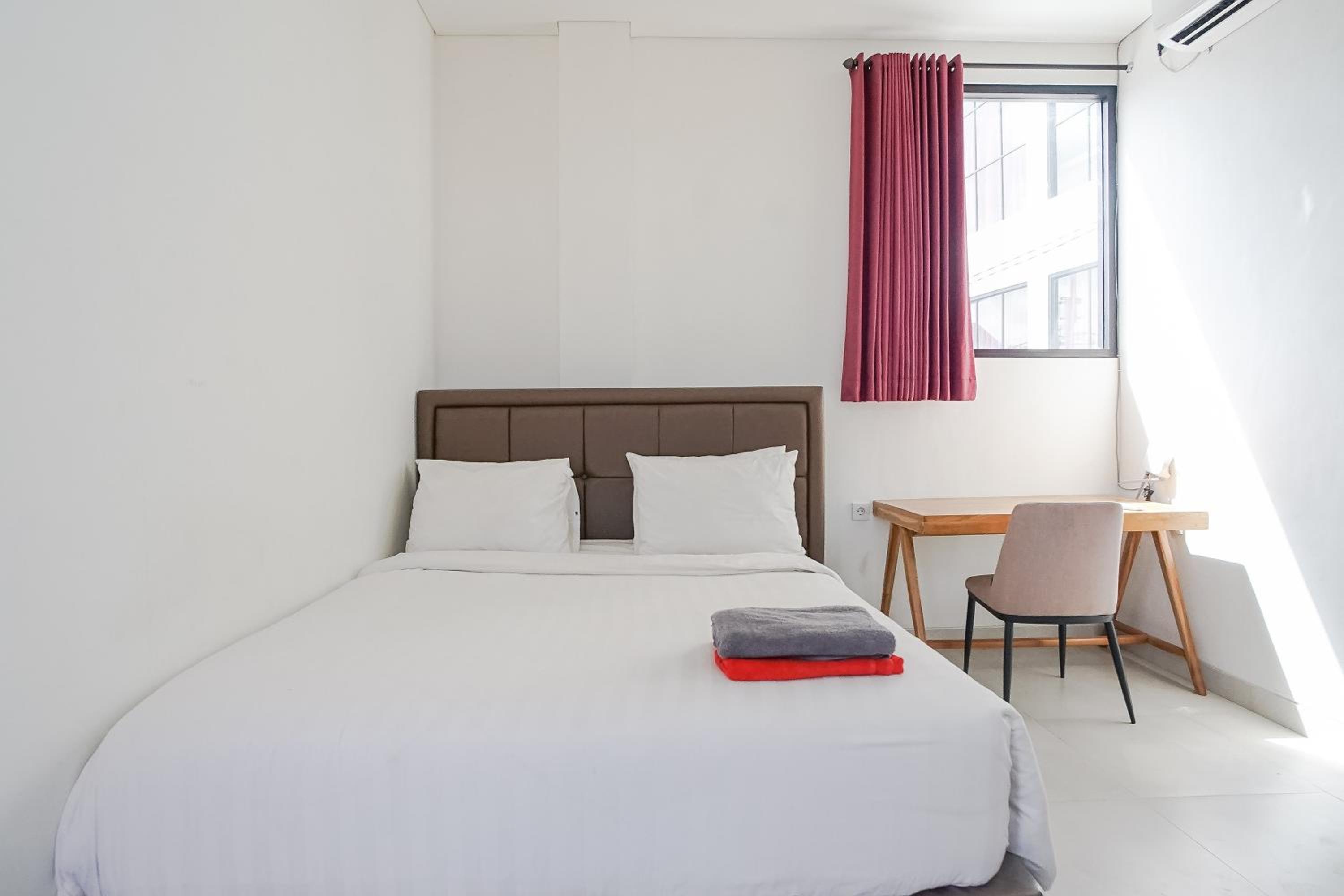 One-Bedroom Apartment - Photo 3