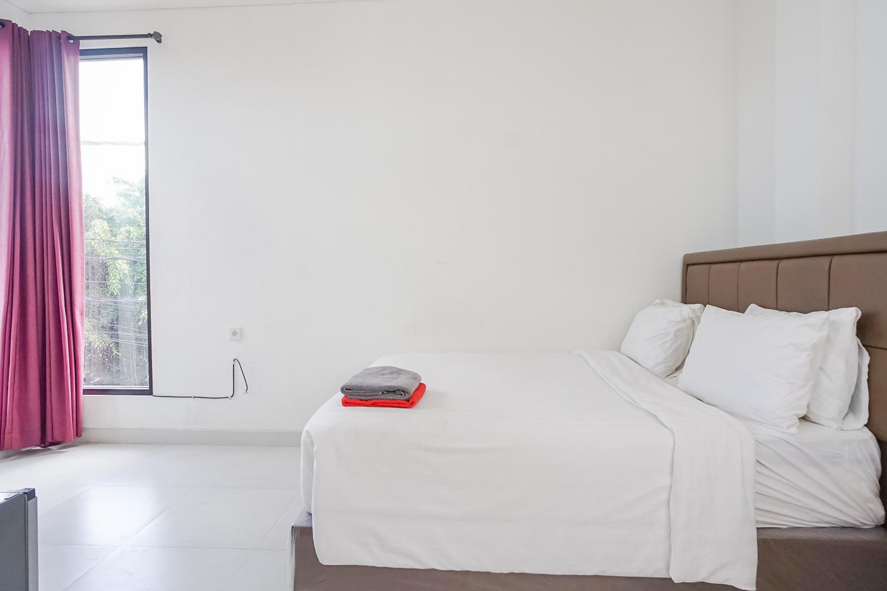 One-Bedroom Apartment - Photo 4