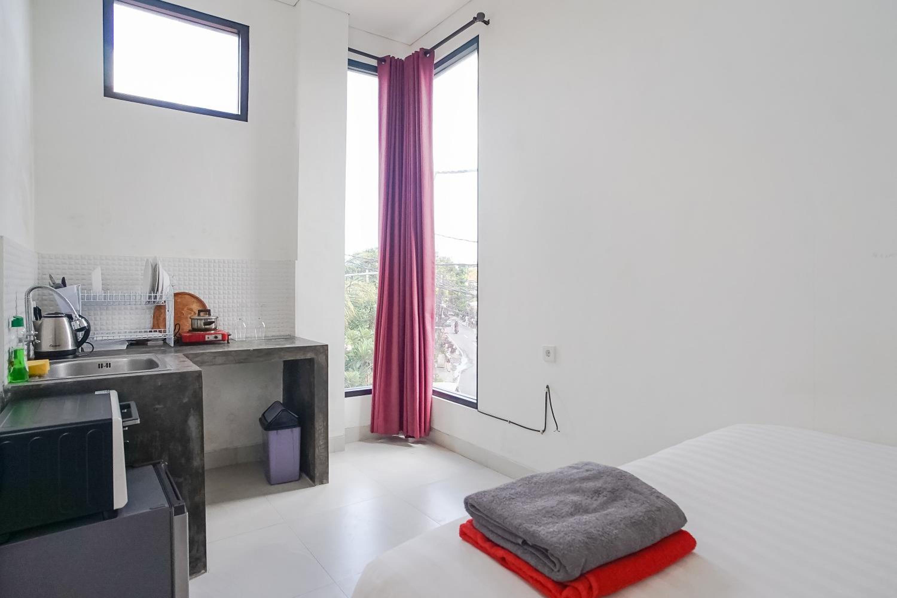 One-Bedroom Apartment - Photo 11