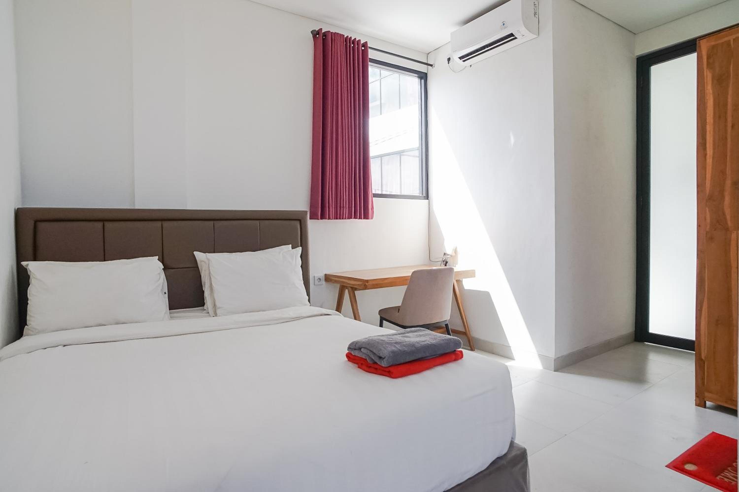 One-Bedroom Apartment - Photo 9