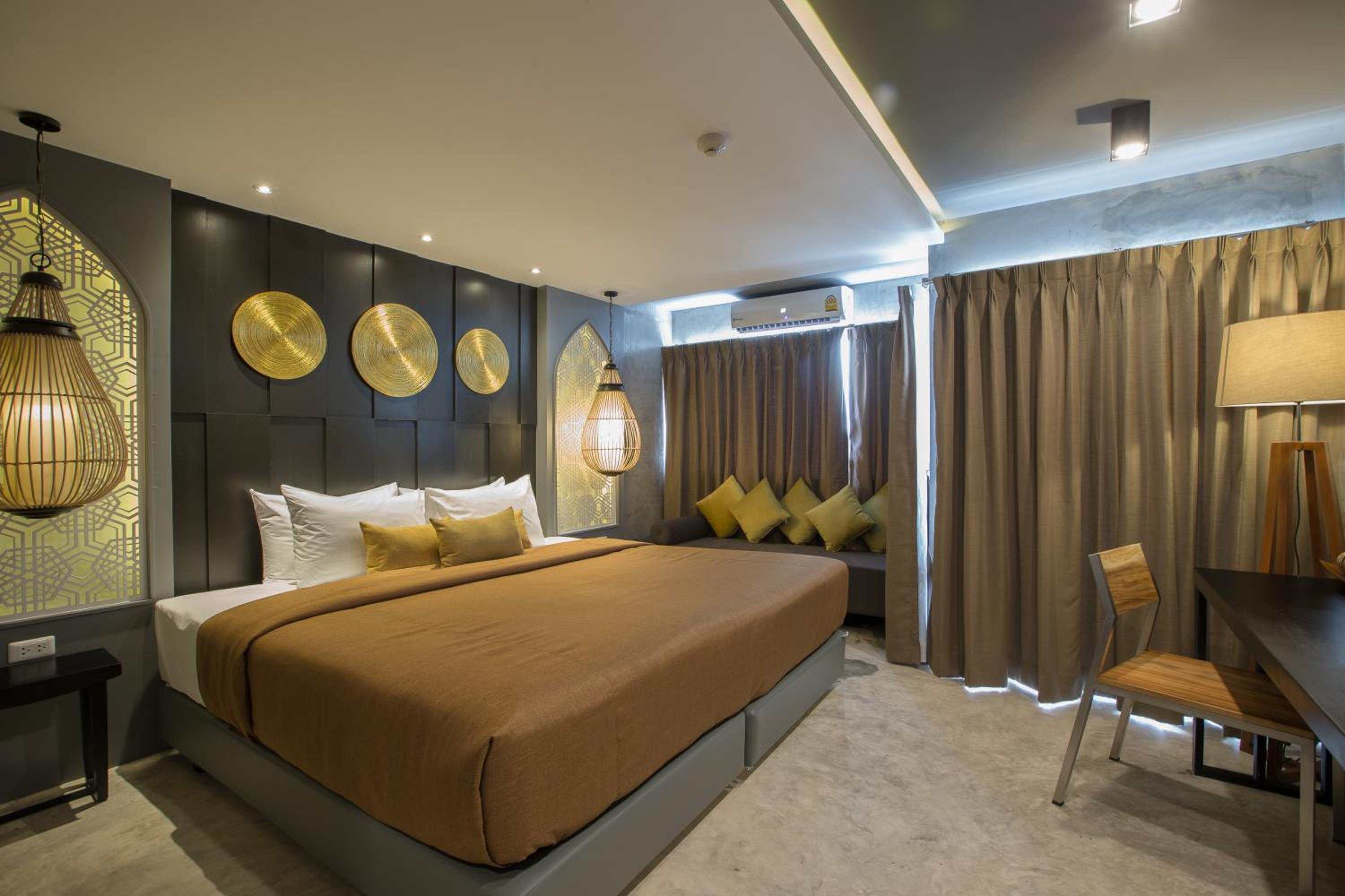 Superior King or Twin Room with Shower