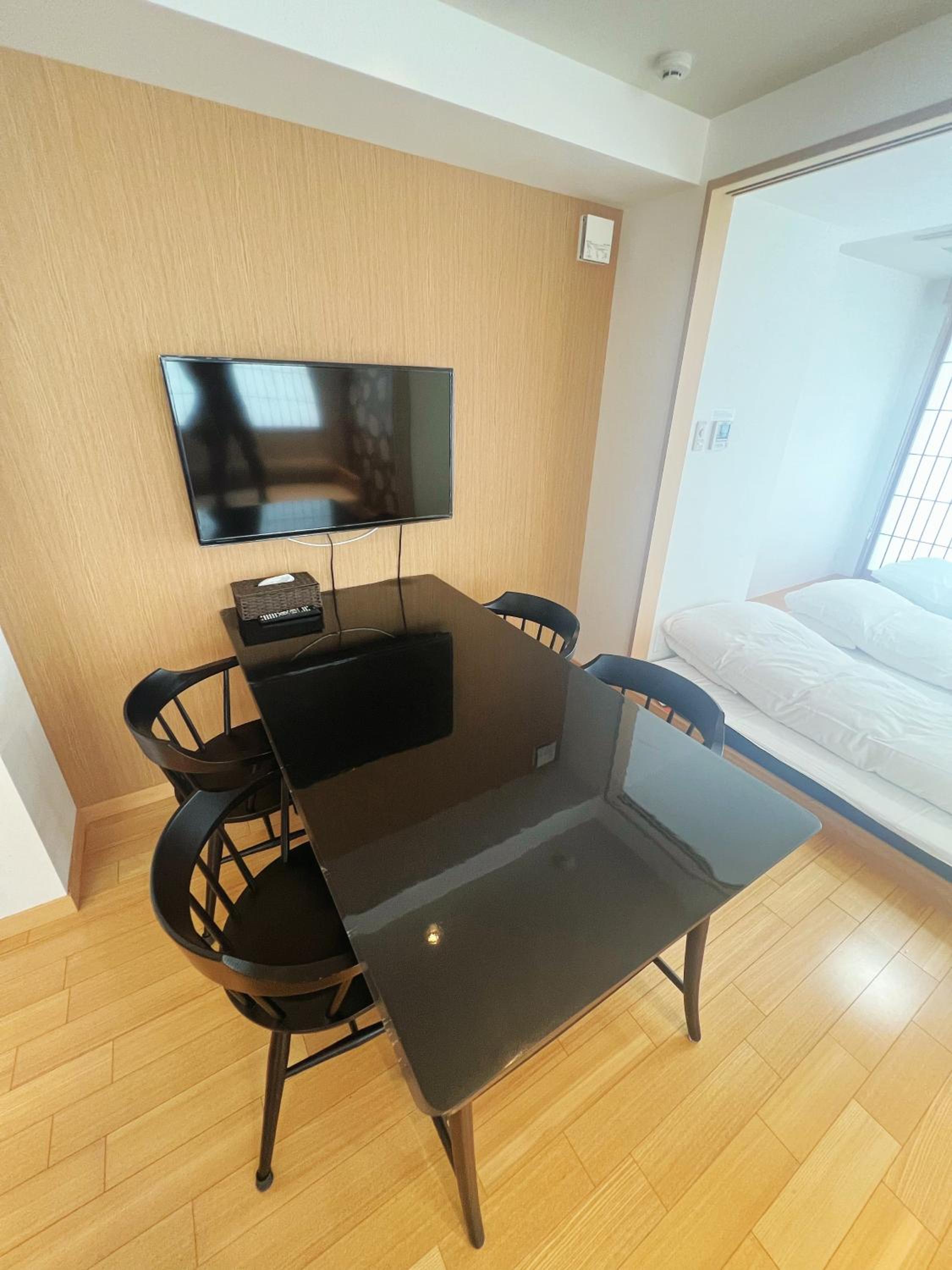 Family Room with Private Bathroom photo 2