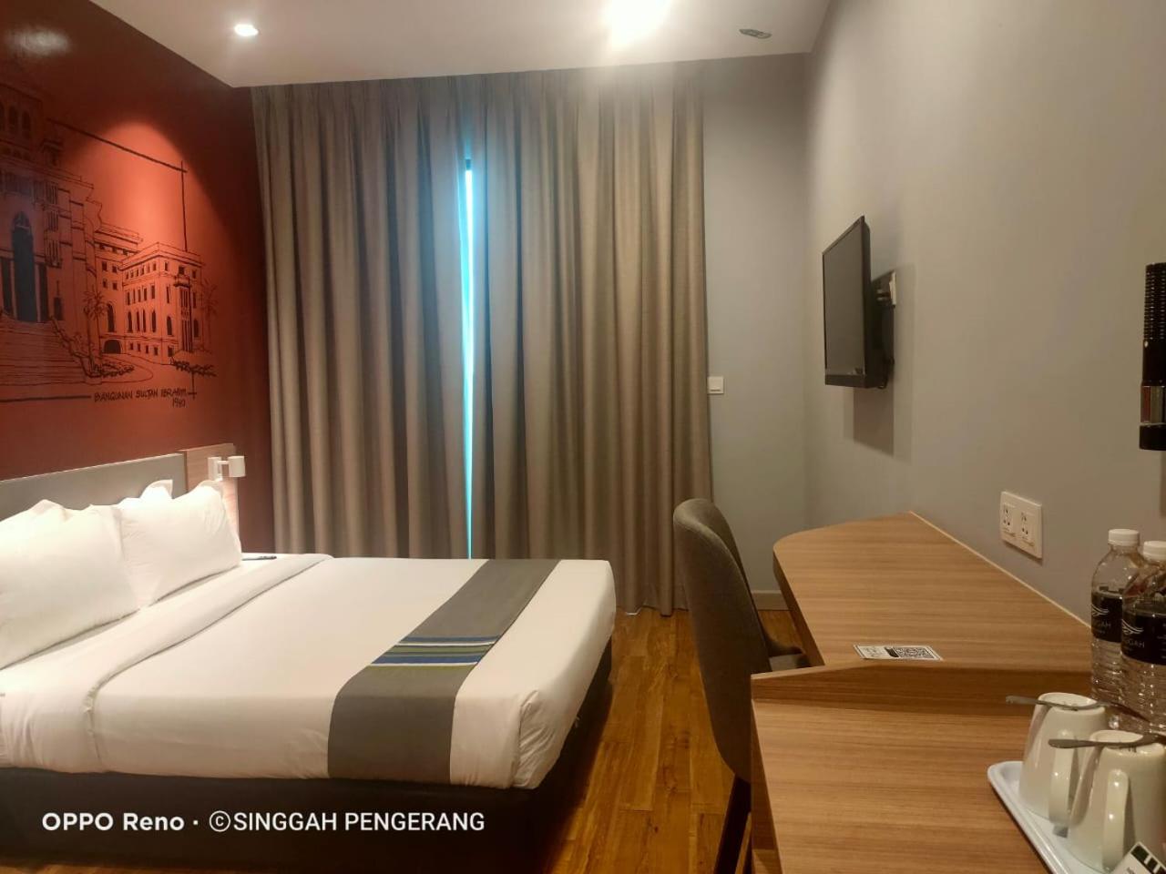 Deluxe Queen Room - Photo 6
