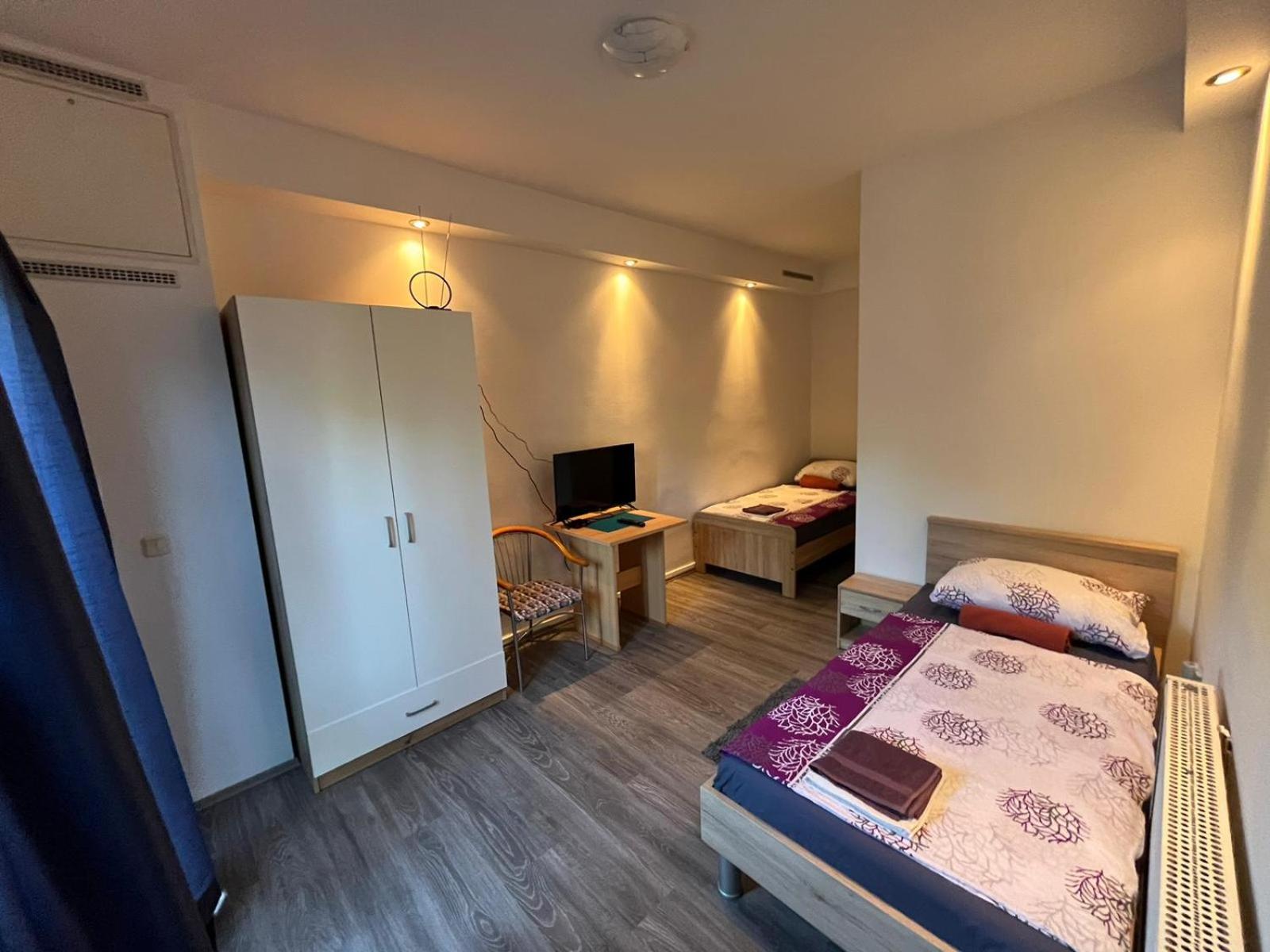 Twin Room with Private Bathroom photo 1