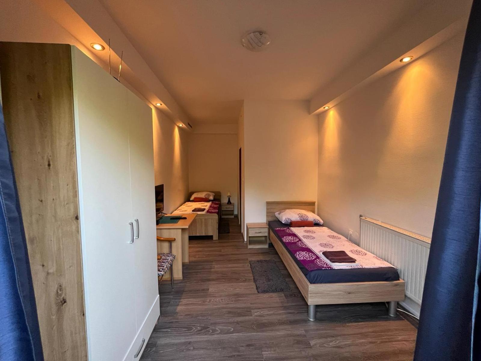 Twin Room with Private Bathroom photo 2