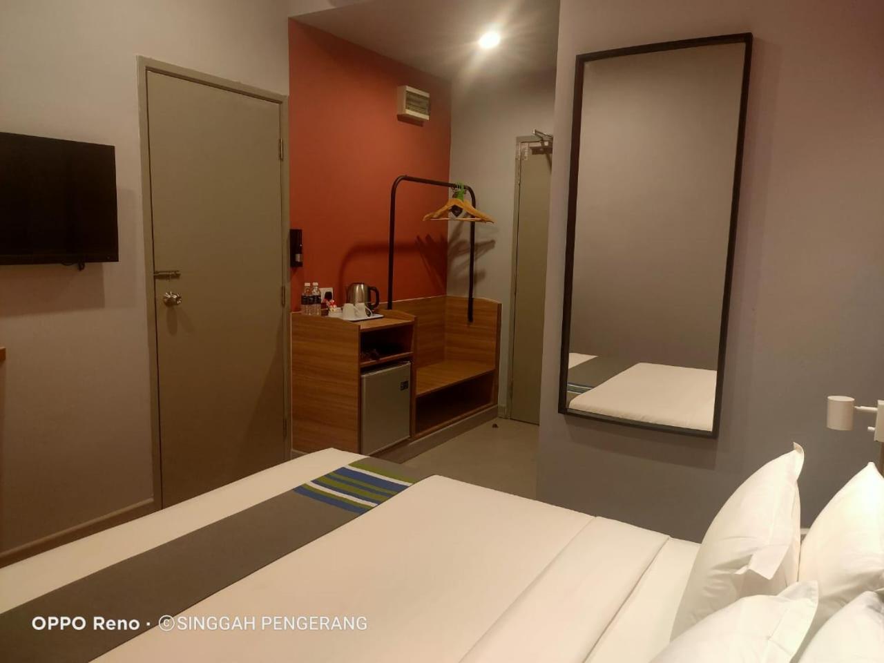 Standard Queen Room - Photo 6