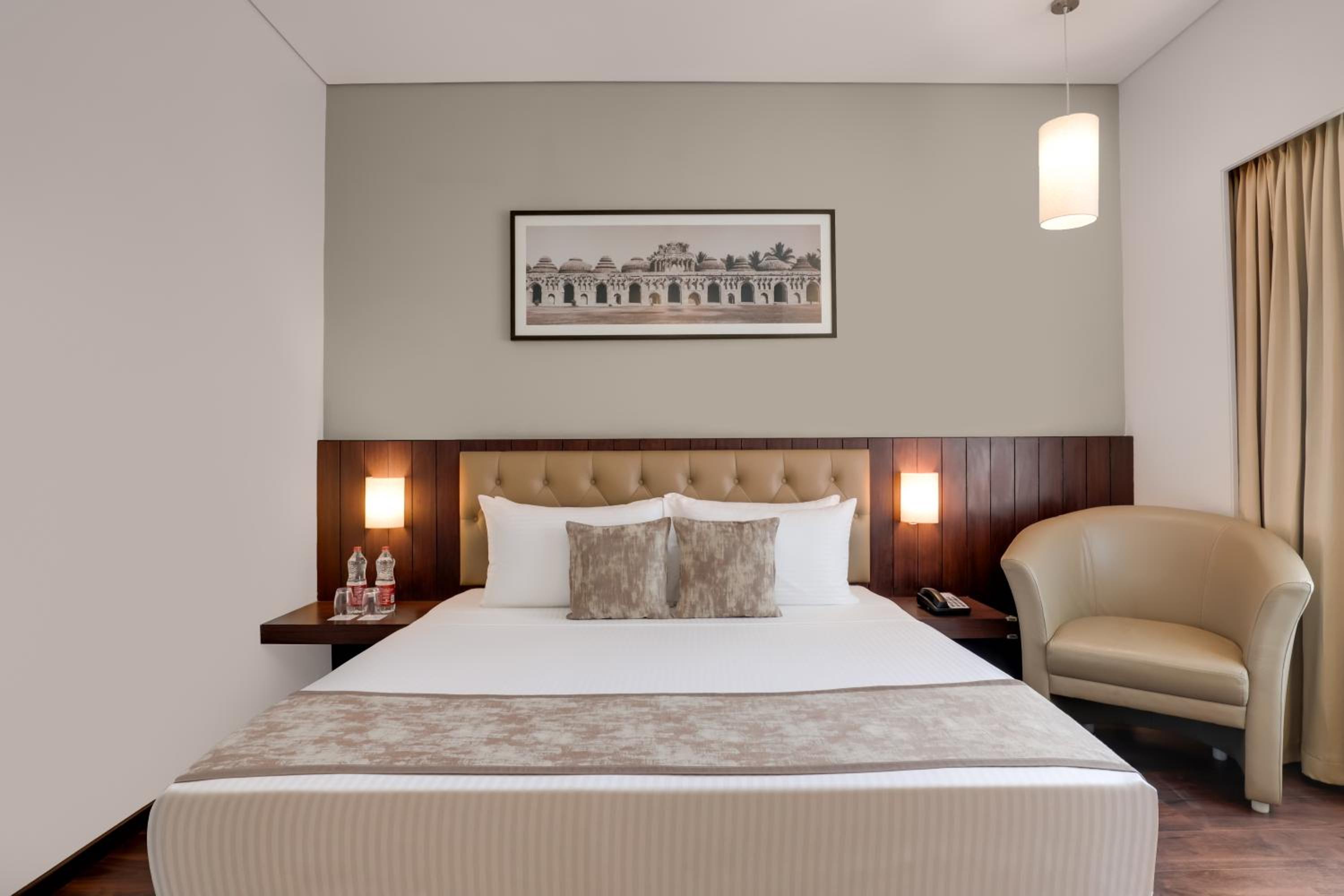 Superior King Room - Photo 2