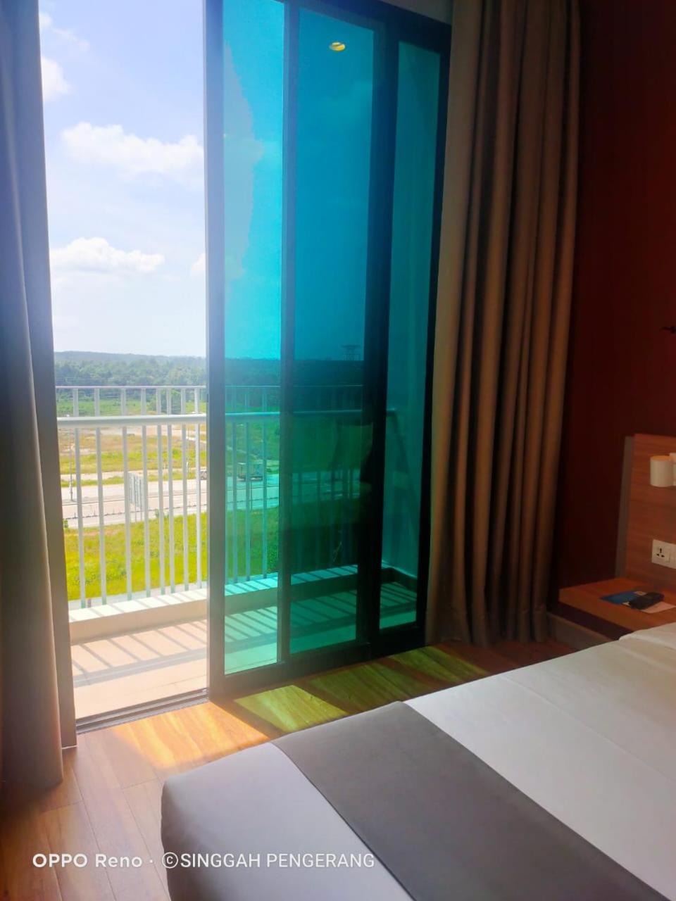 Deluxe Queen Room - Photo 5