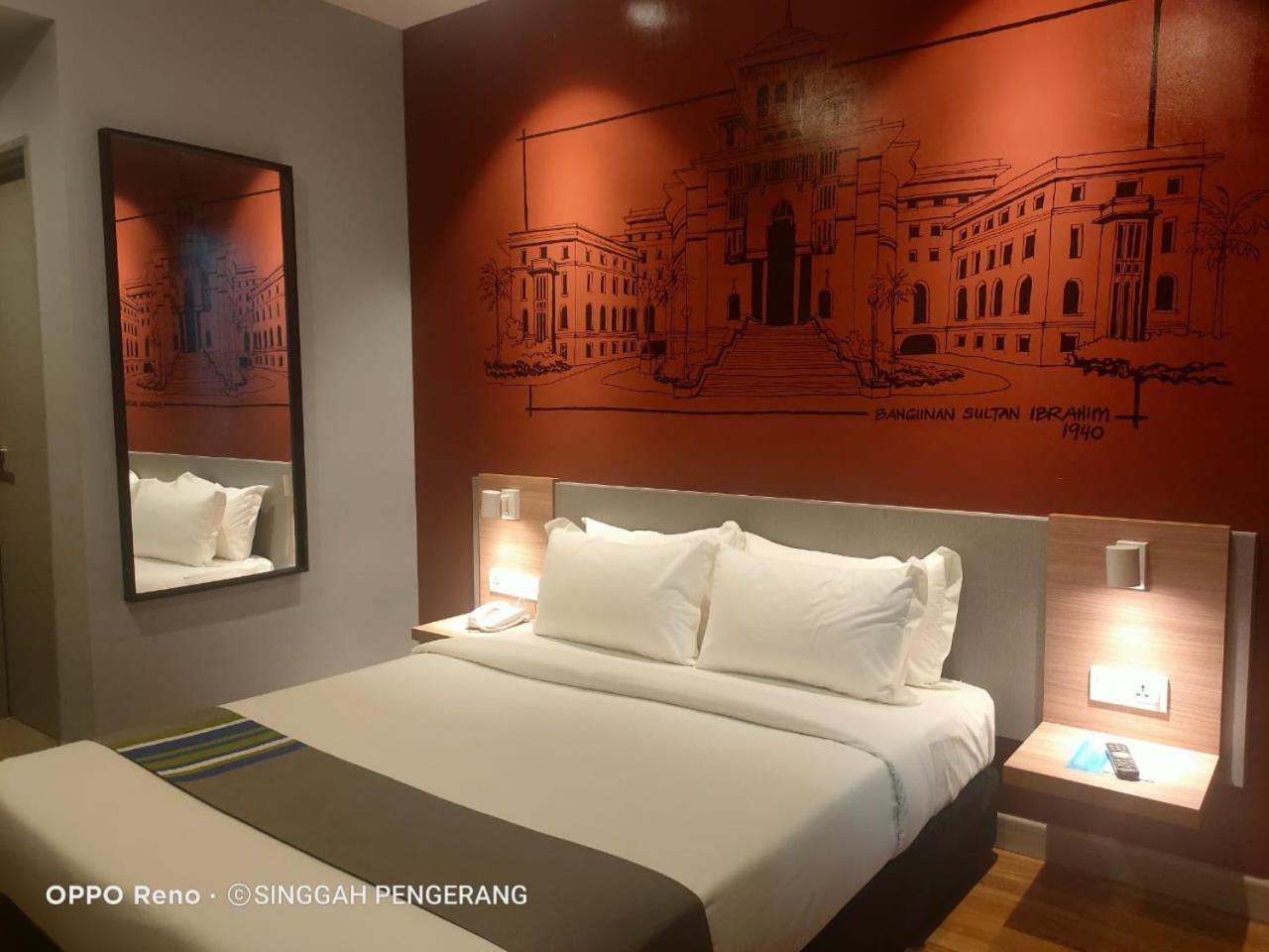 Deluxe Queen Room - Photo 7