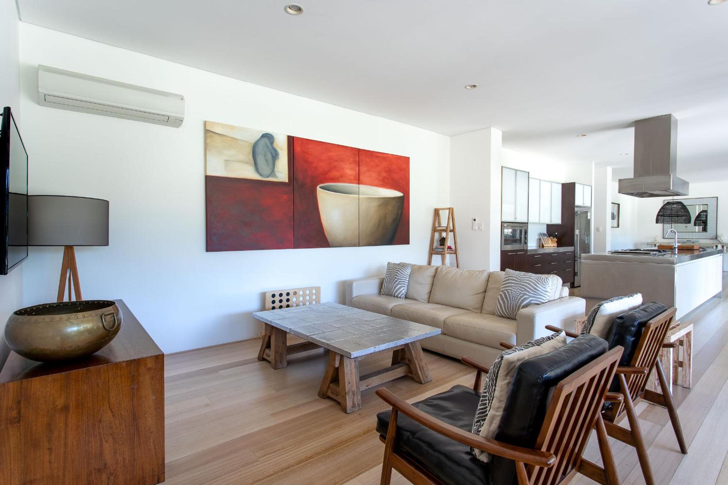 Four-Bedroom House photo 1