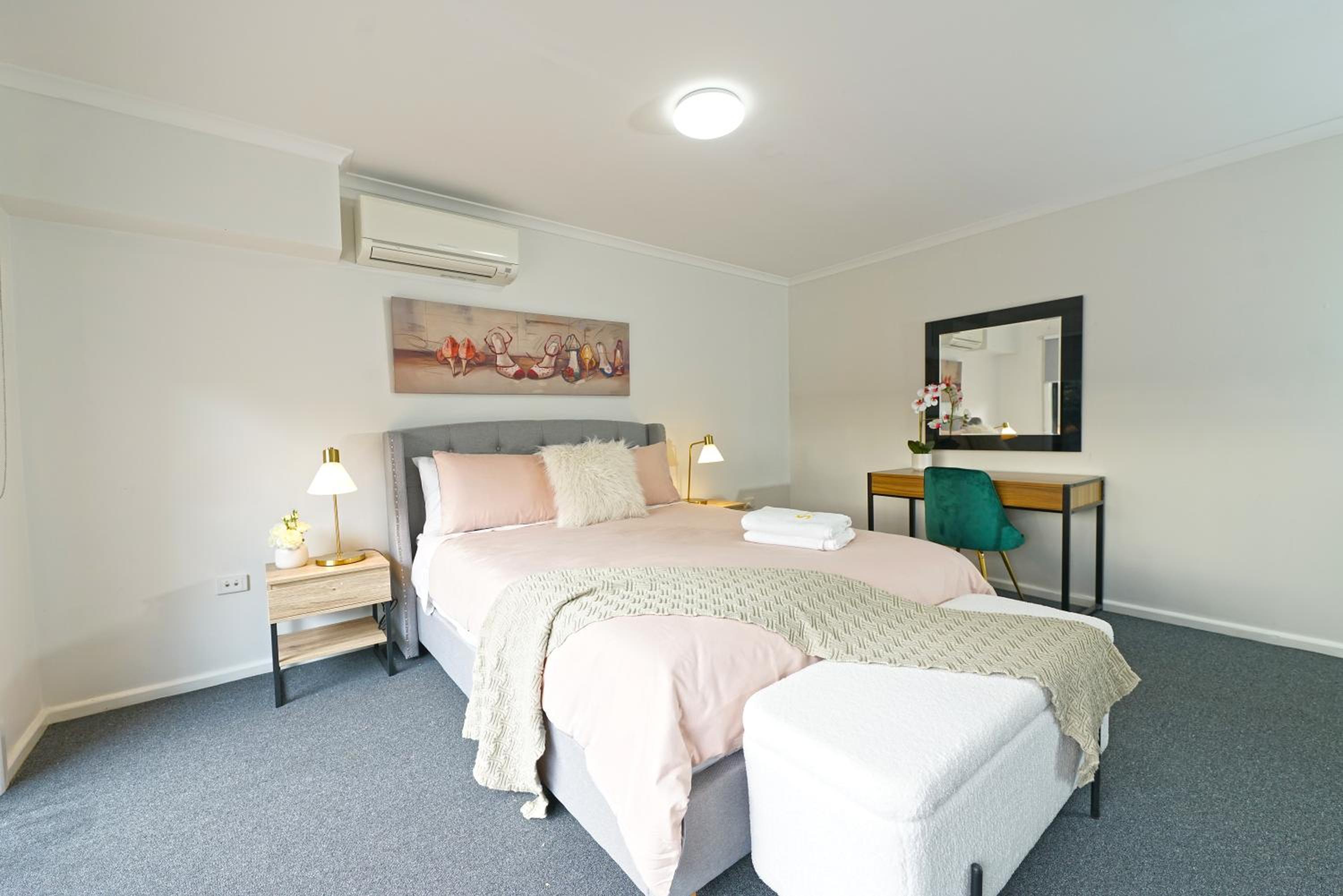 Four-Bedroom House photo 2