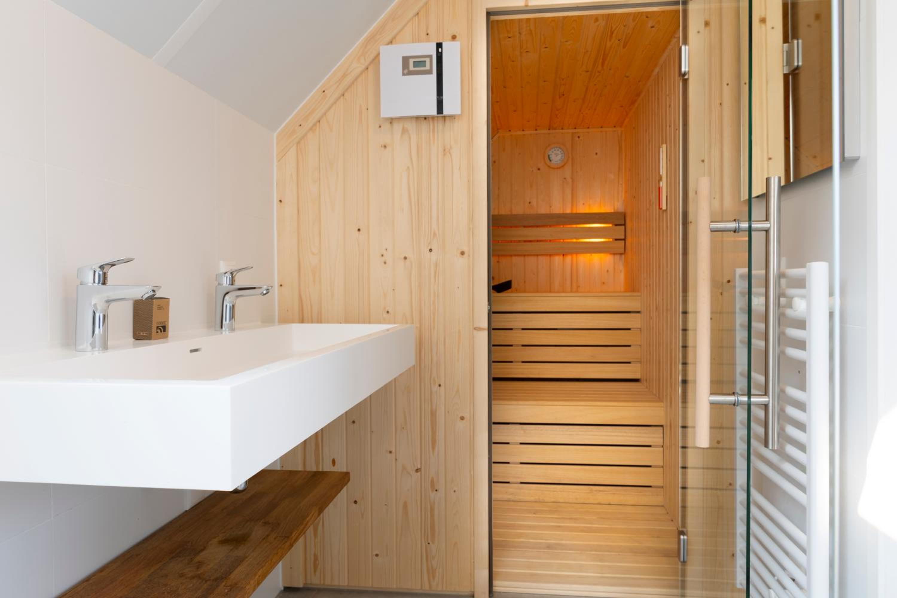 Water Home Three Bedrooms - Photo 2