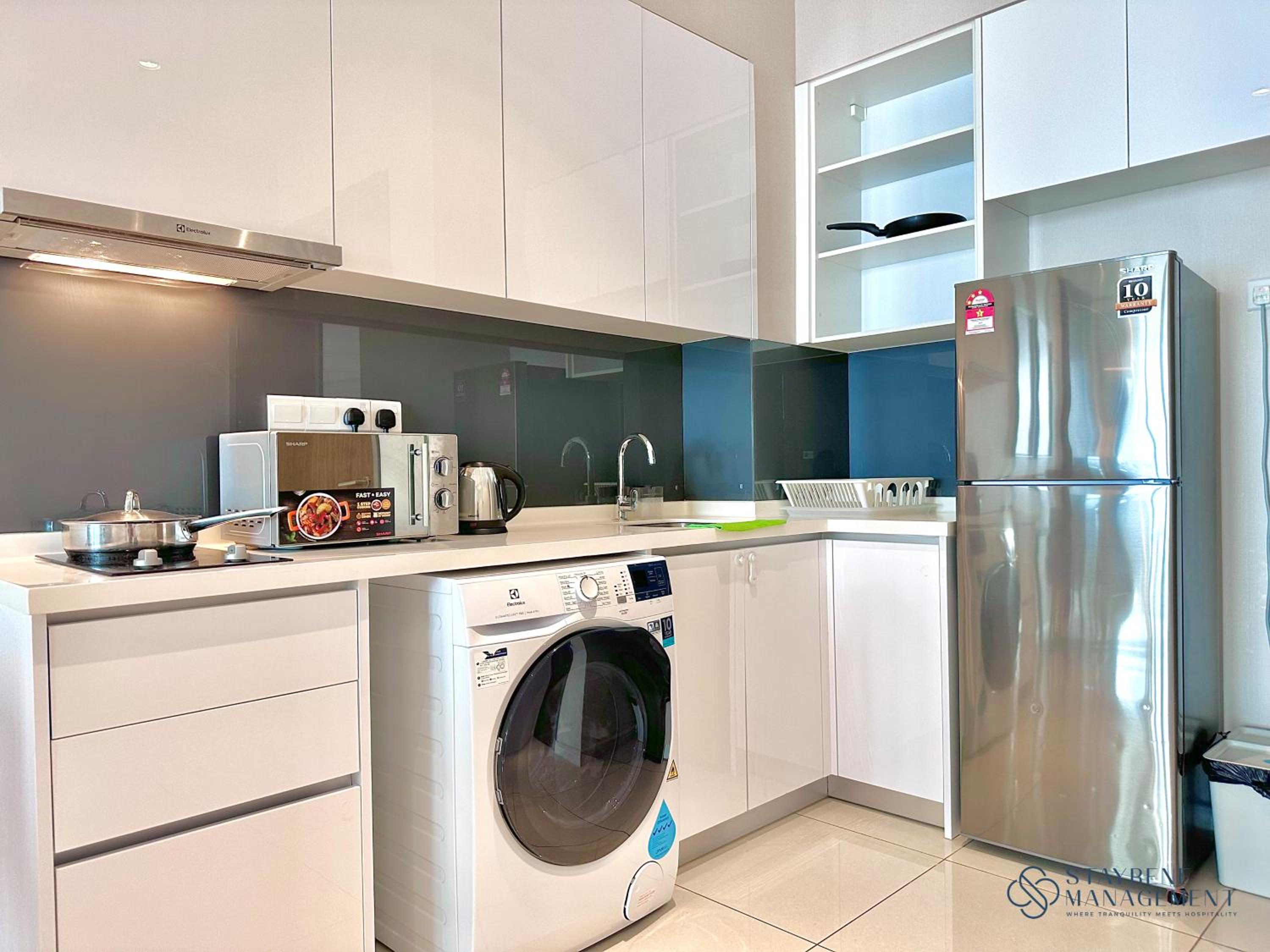 Apartment with Balcony - Photo 6