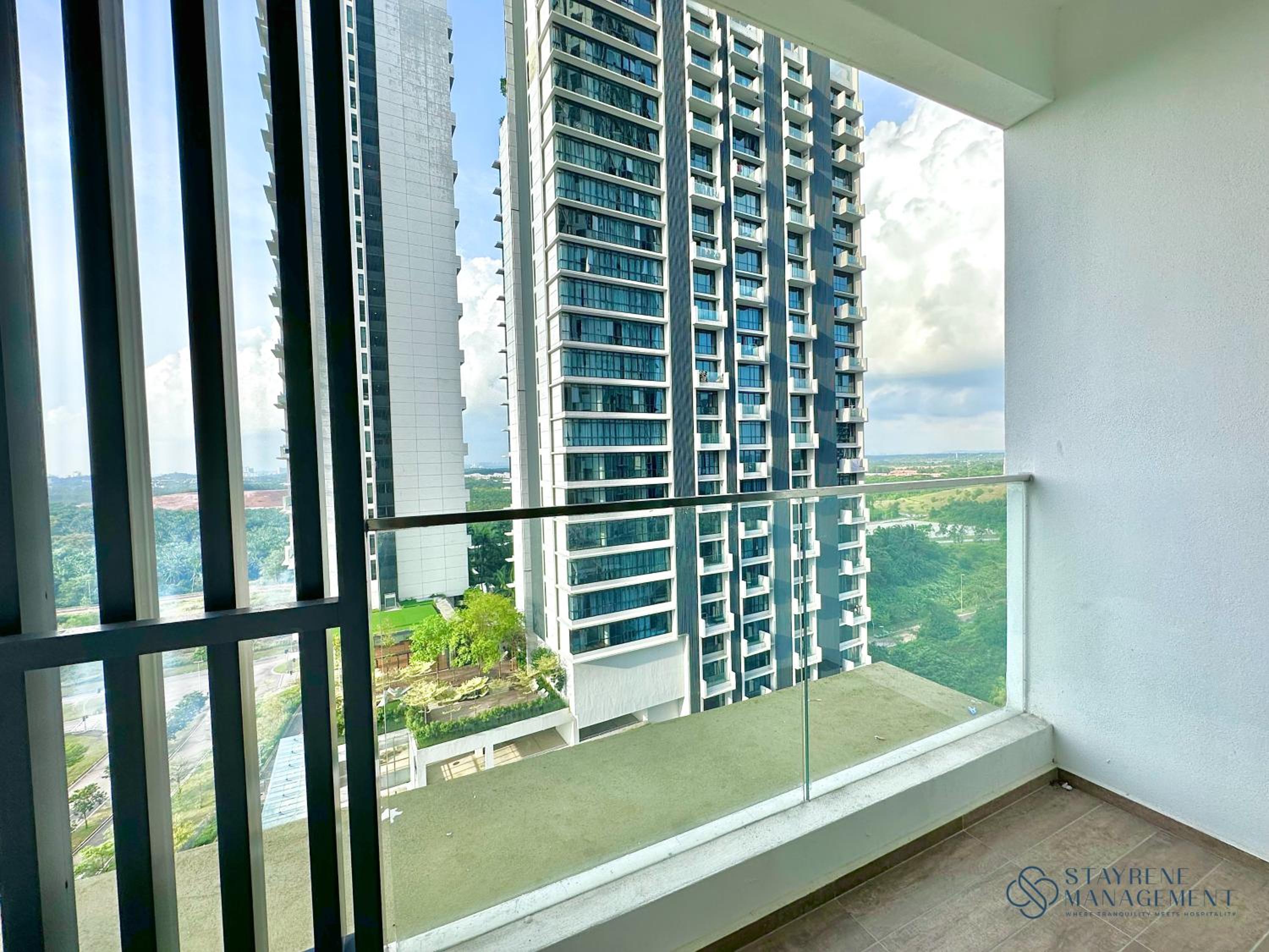 Apartment with Balcony - Photo 18