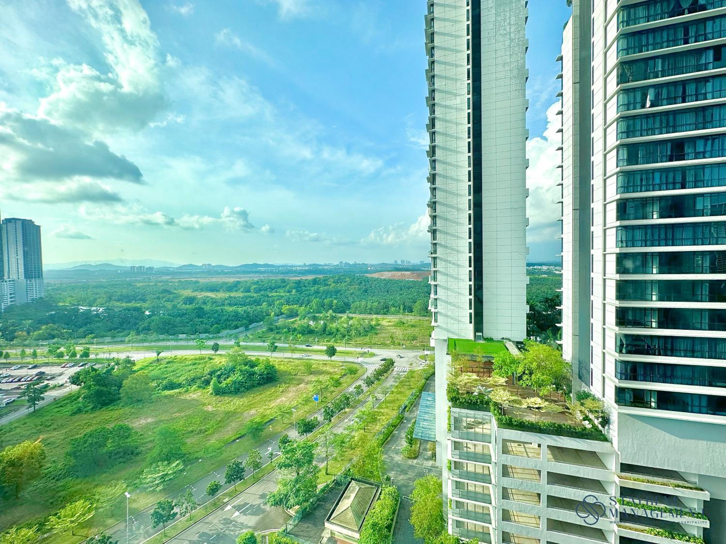Apartment with Balcony - Photo 20